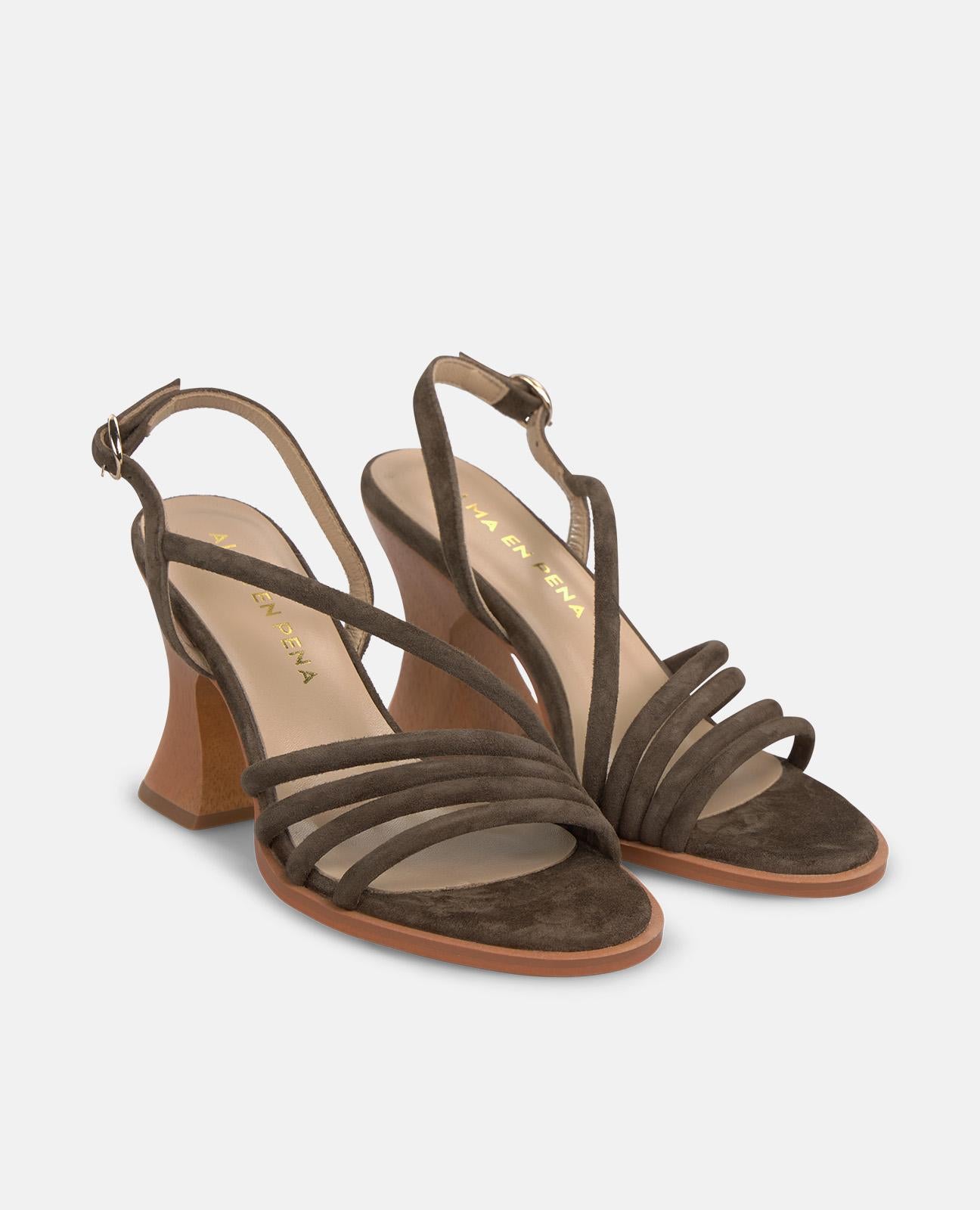 SANDALIA TIRAS TACON DE MADERA