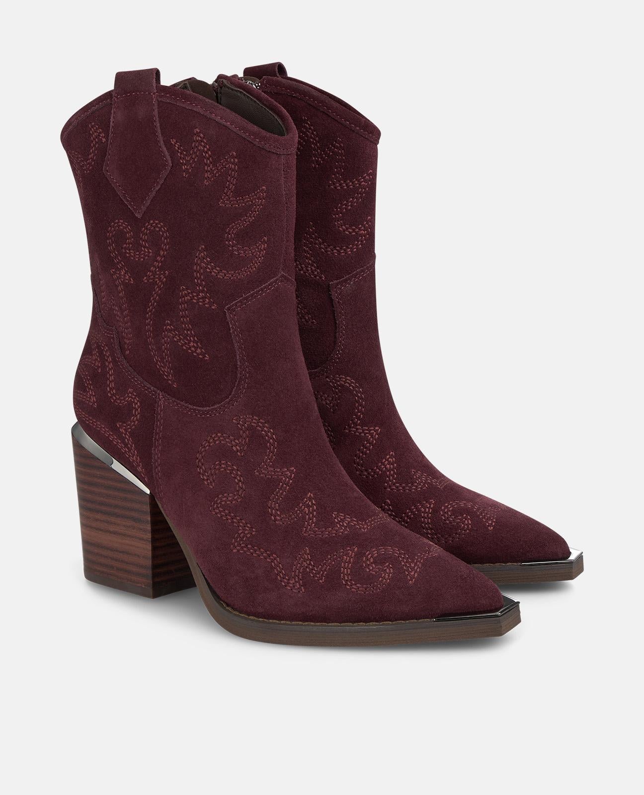 BOTA DE CANO ALTO BORDADA