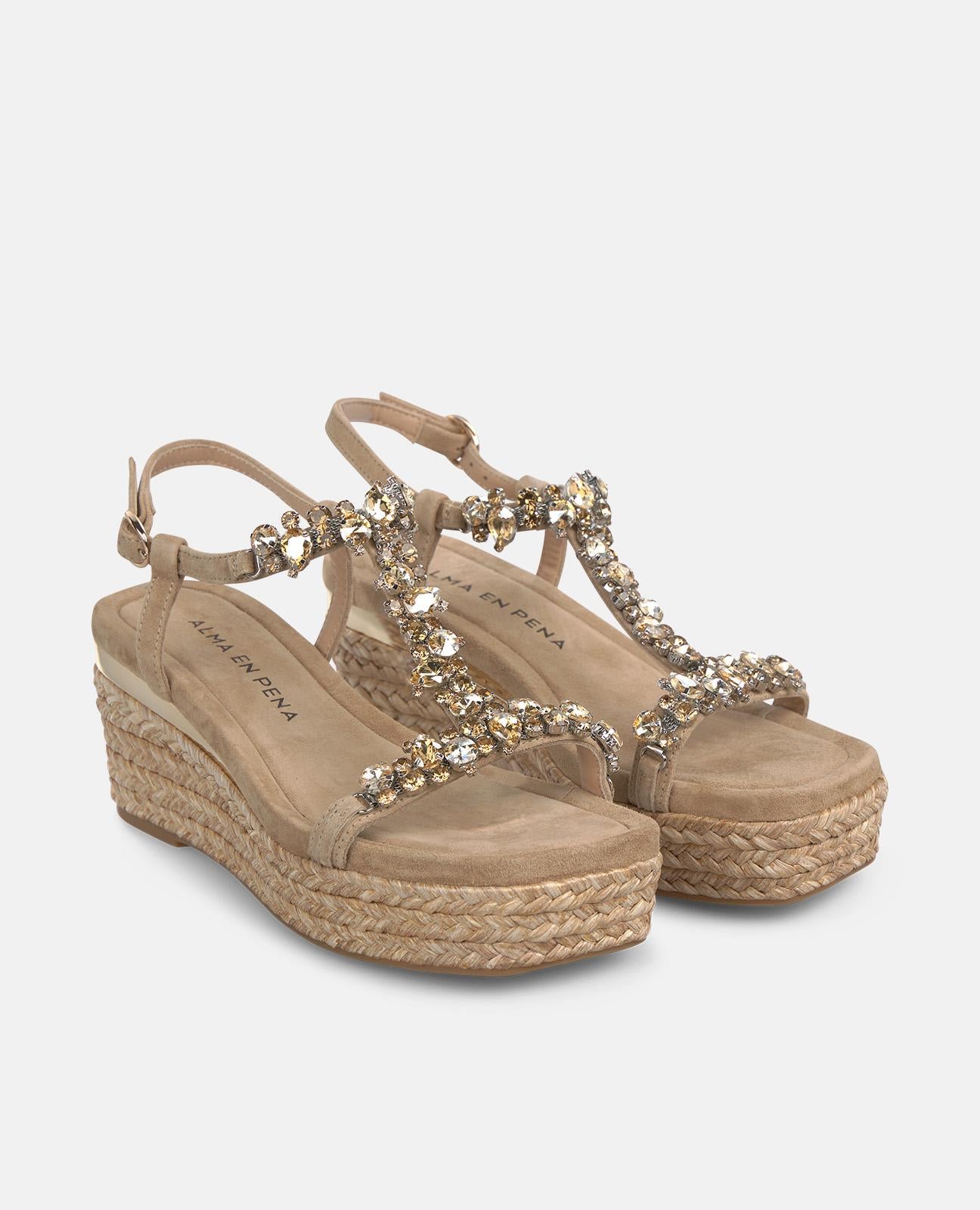 SANDALIA DE ESPARTO ALTURA MEDIA CON TACHAS EN T