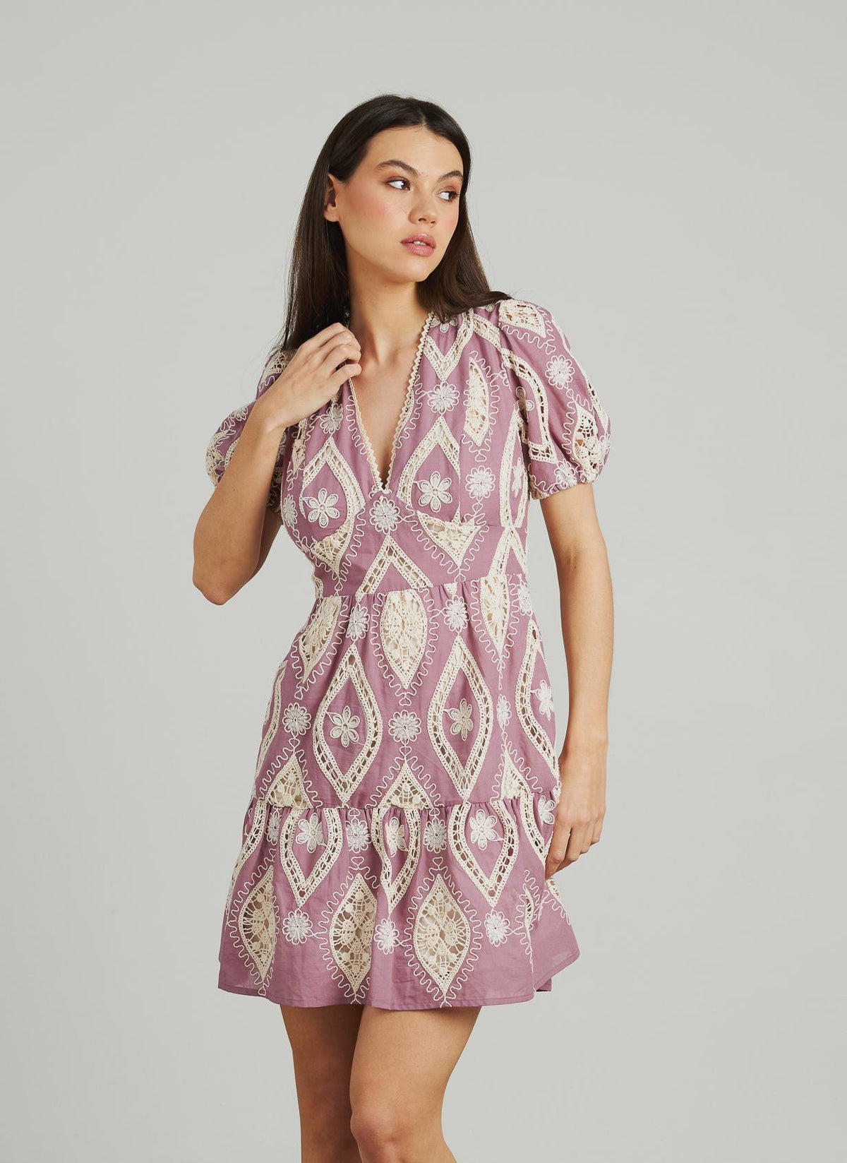 VESTIDO CORTO BORDADOS
