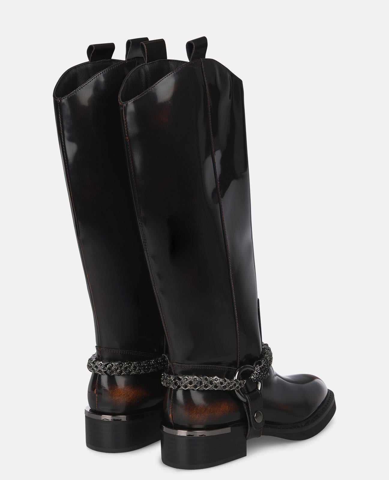 BOTA PLANA DETALLE SERPIENTE