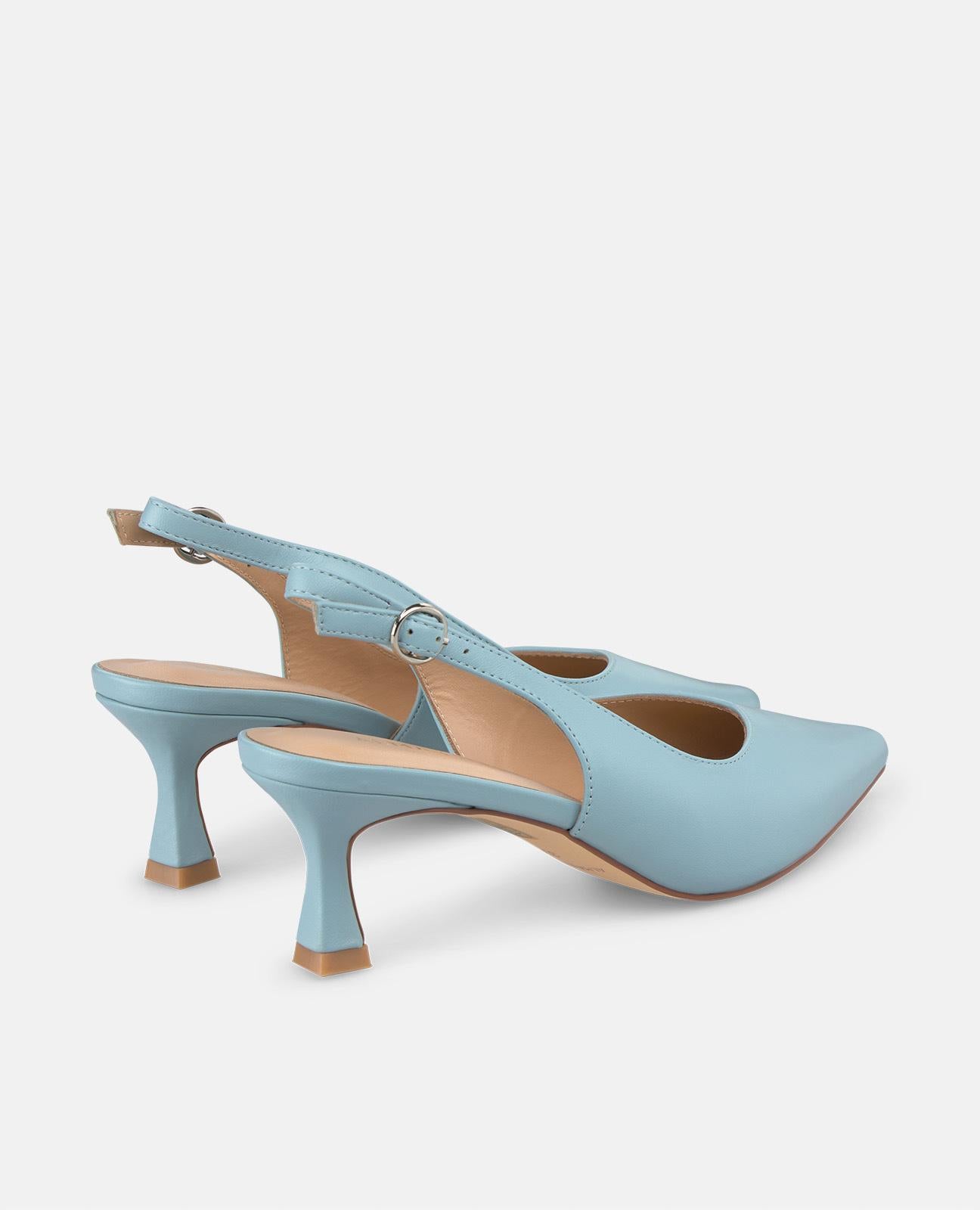 SCHUHE MIT KITTEN-ABSATZ