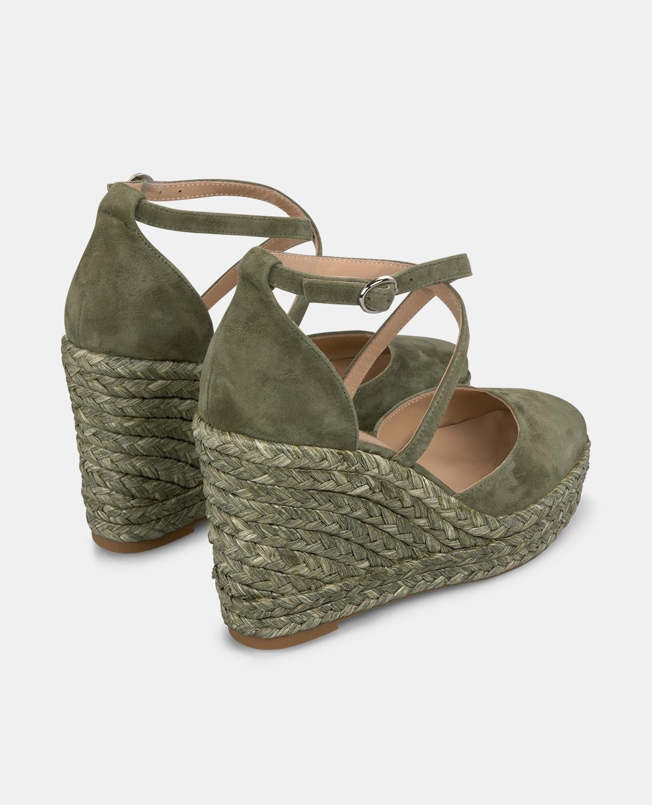 HIGH WEDGE WITH CROSSED STRAPS