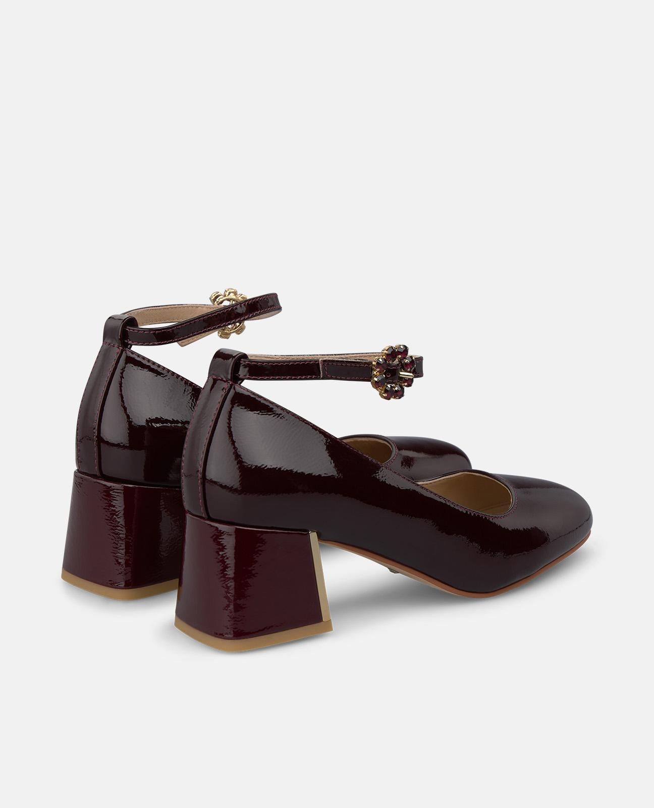 ZAPATO CHAROL CON PULSERA