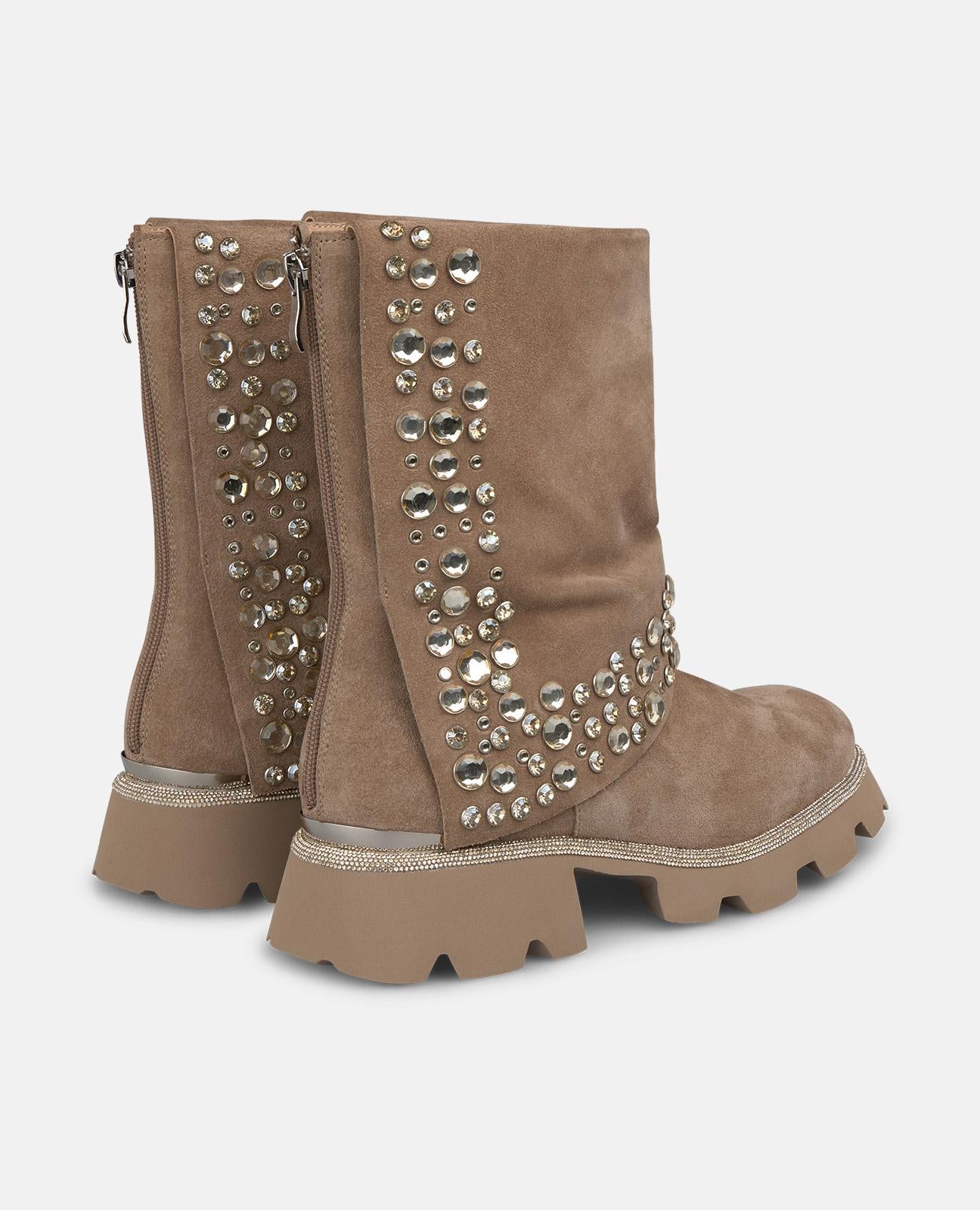 BOTÍN TACHAS SUELA TRACK