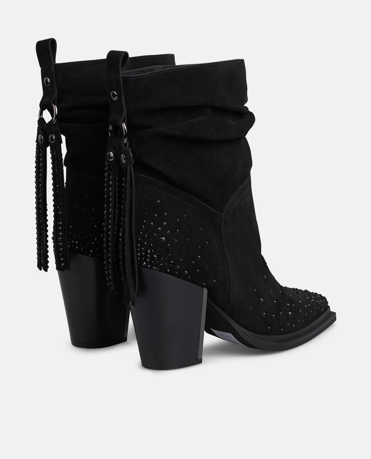 STIEFELETTE MIT FRANSENDETAILS