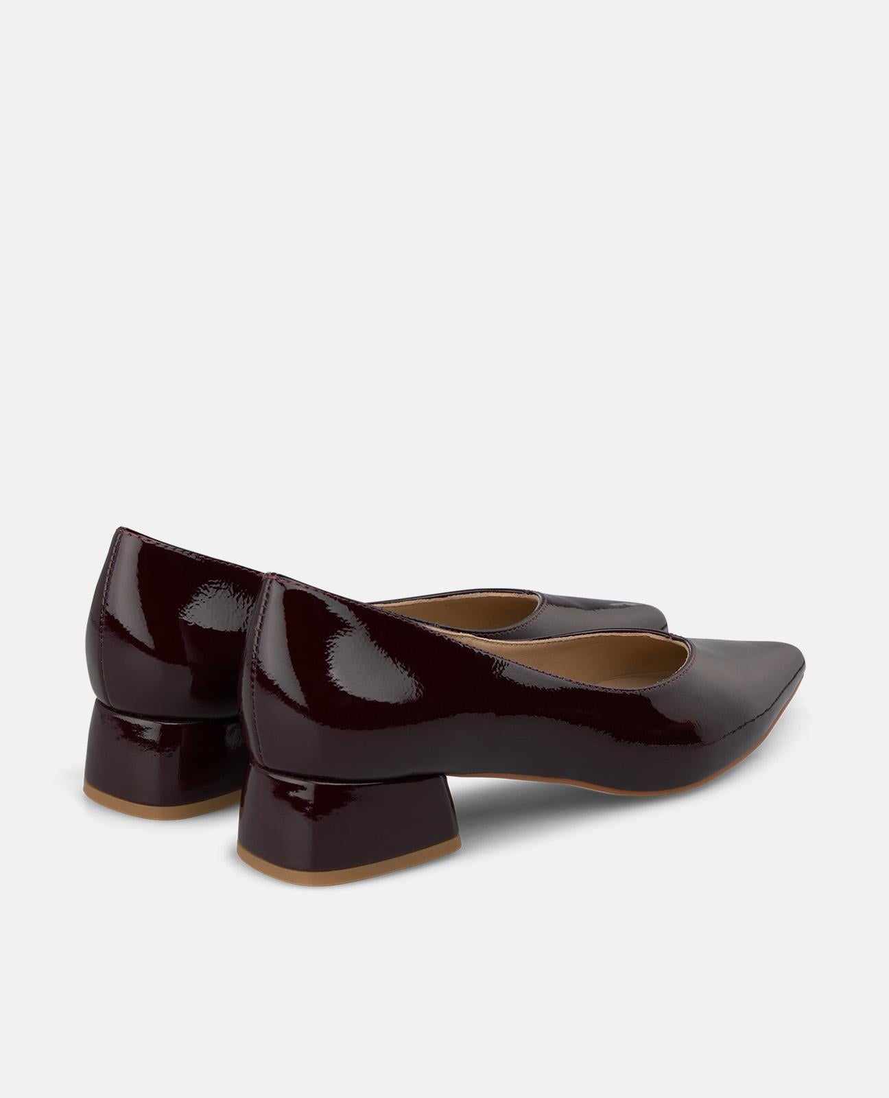 ZAPATO DE PUNTA EN PIEL