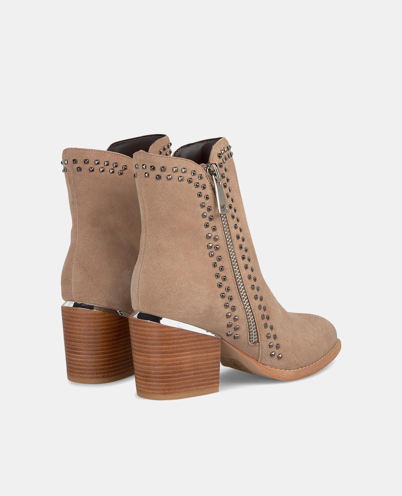 BOTTINES CLOUTÉES AVEC FERMETURE ÉCLAIR