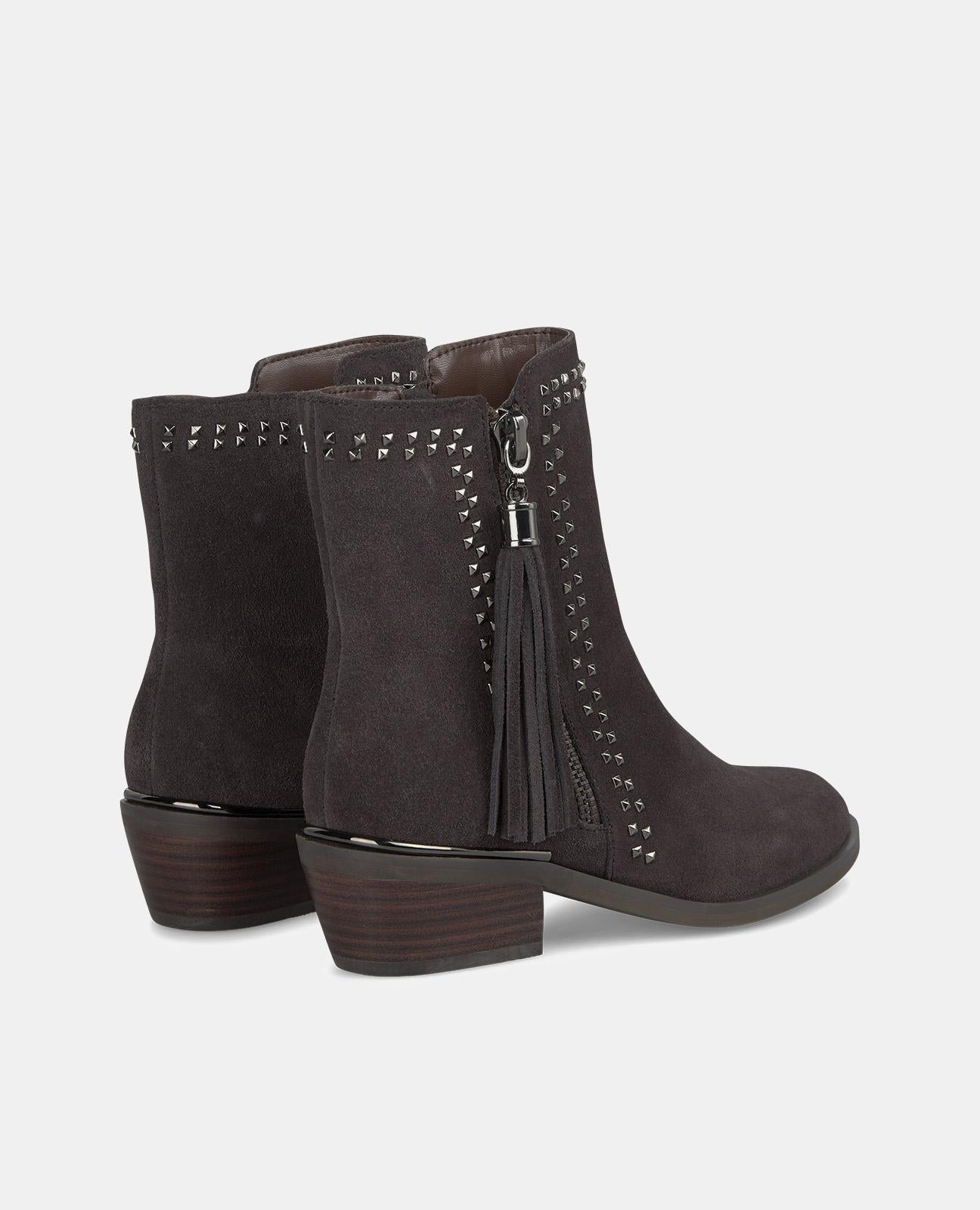 BOTTINE PLATE AVEC POMPON