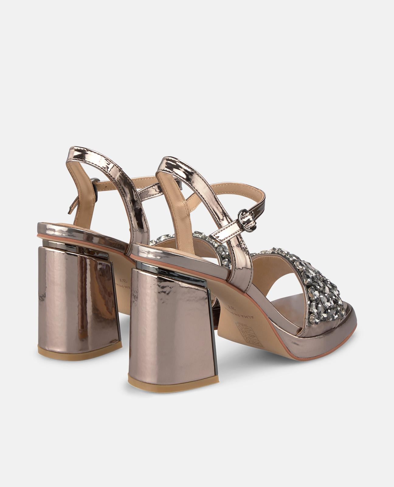 SANDALE À TALON PERLÉ
