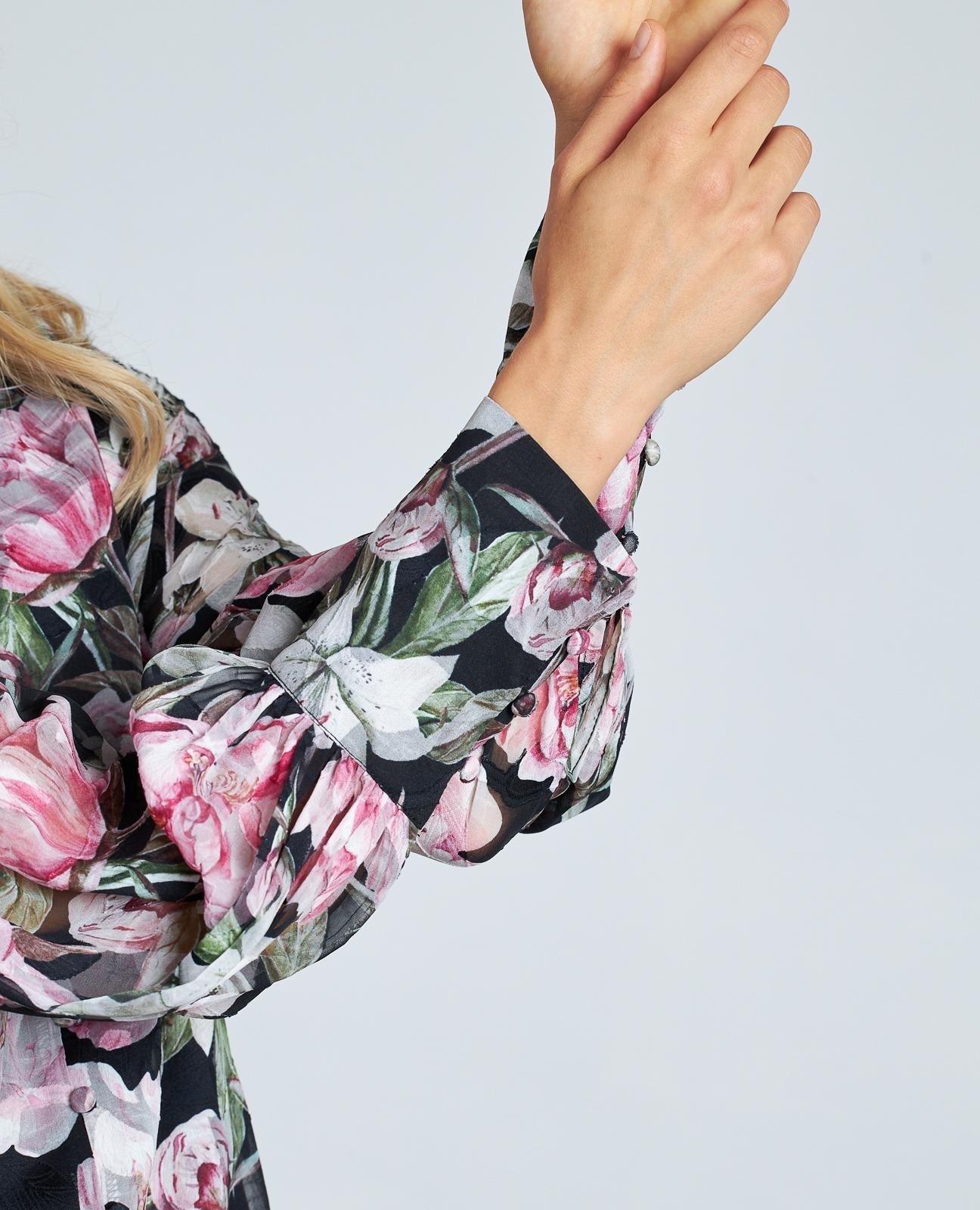 BLUSA DETALLES DORADOS