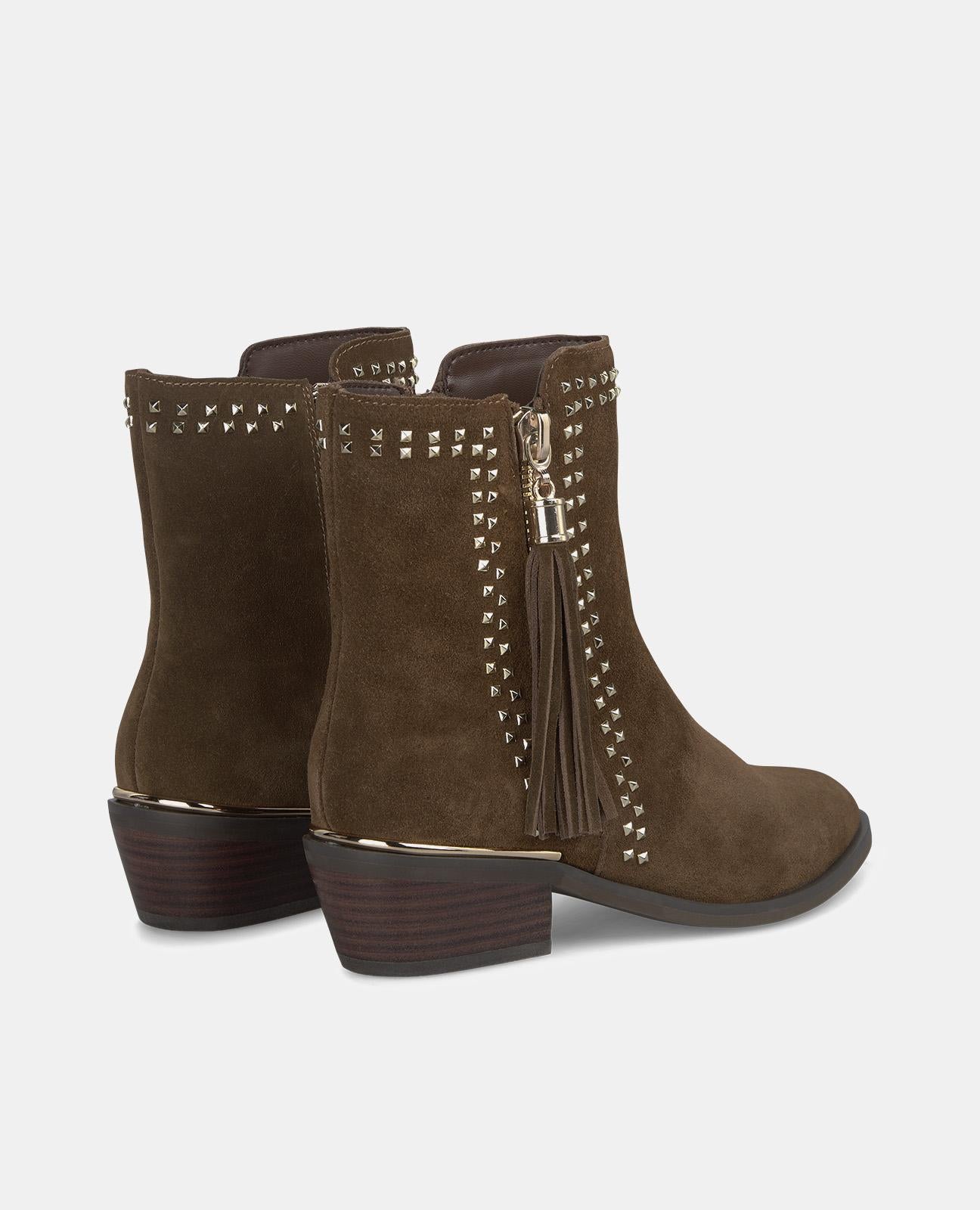 FLAT BOOTIE WITH TASSEL