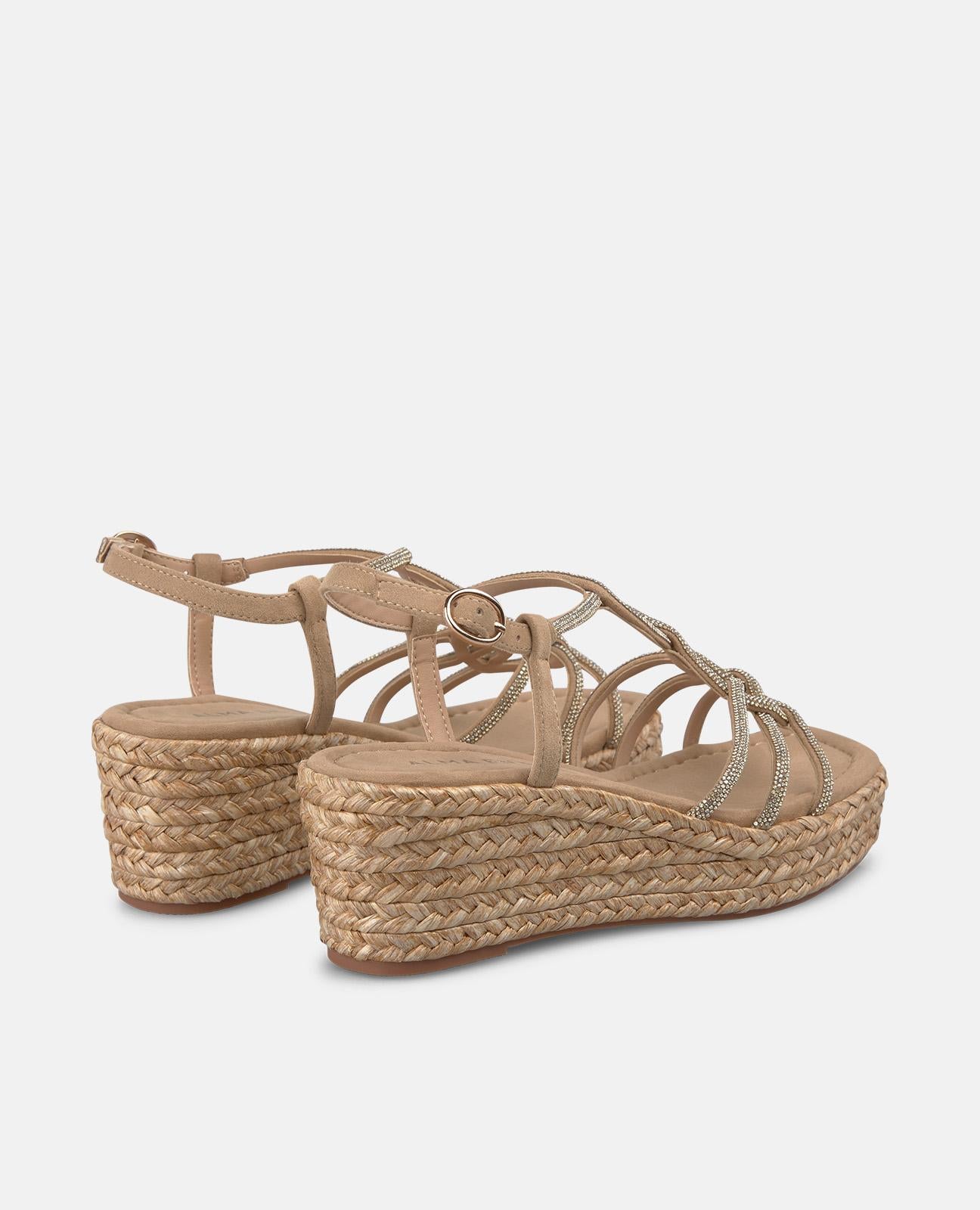 SANDALIA CUÑA EN T ALTURA MEDIA