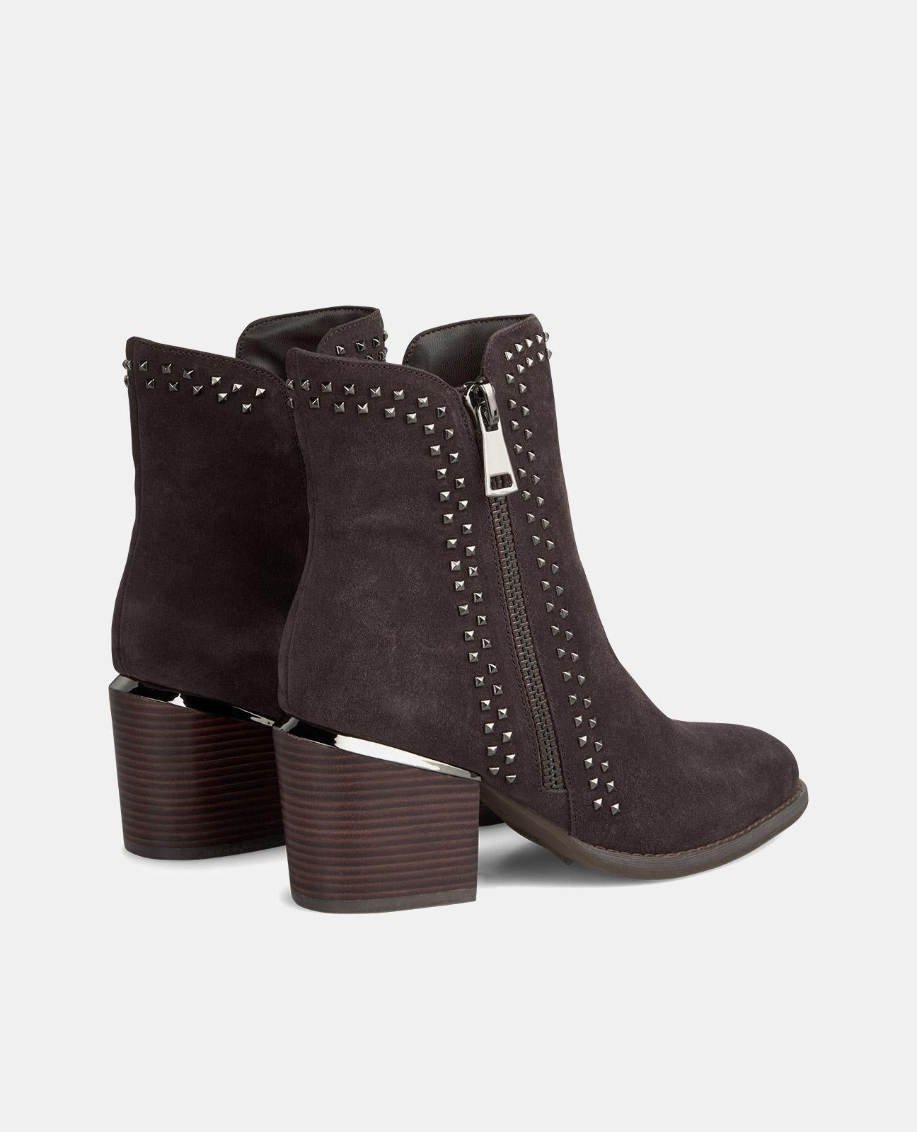 BOTTINES CLOUTÉES AVEC FERMETURE ÉCLAIR