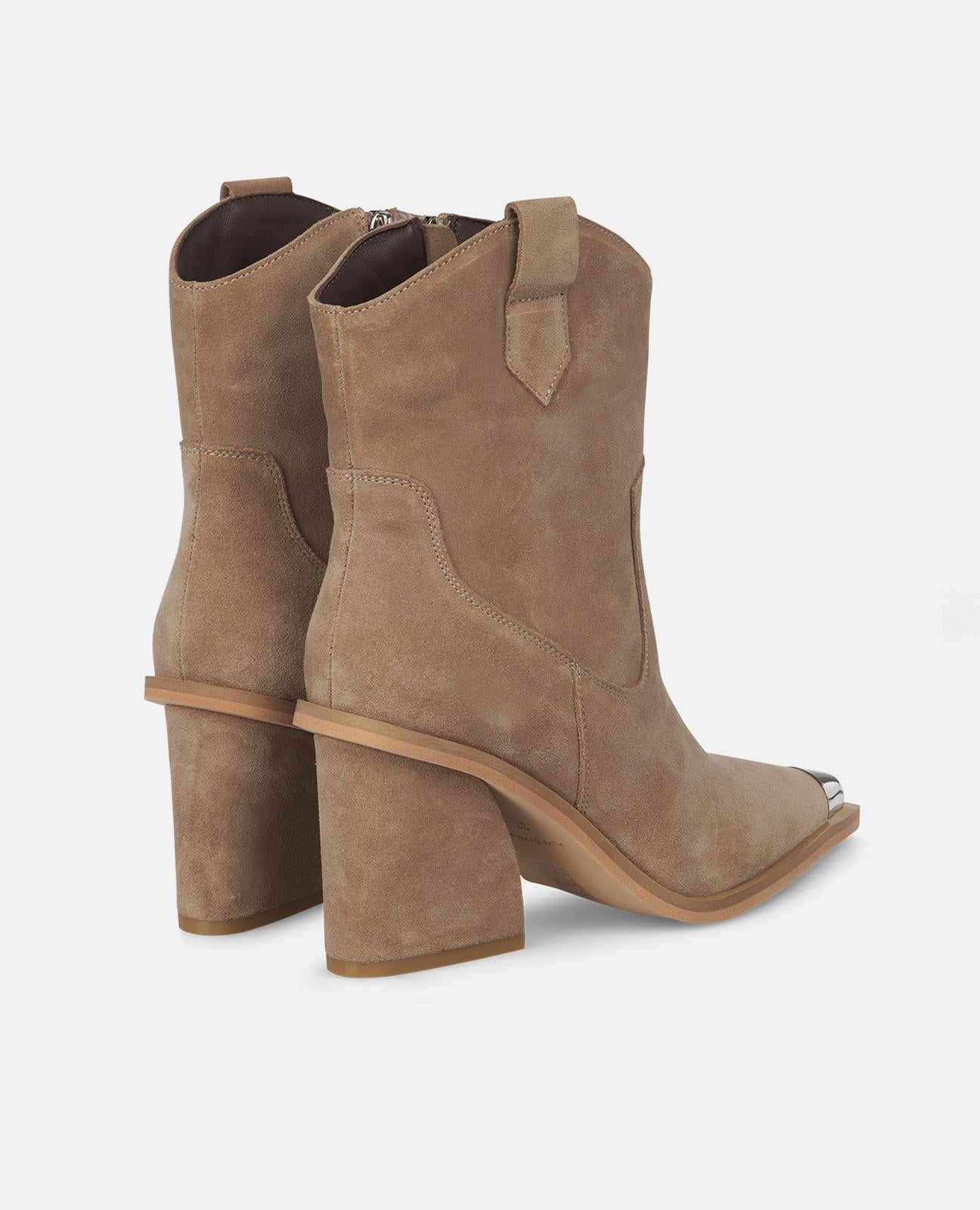 BOTÍN TEXTURA DETALLE METALIZADO