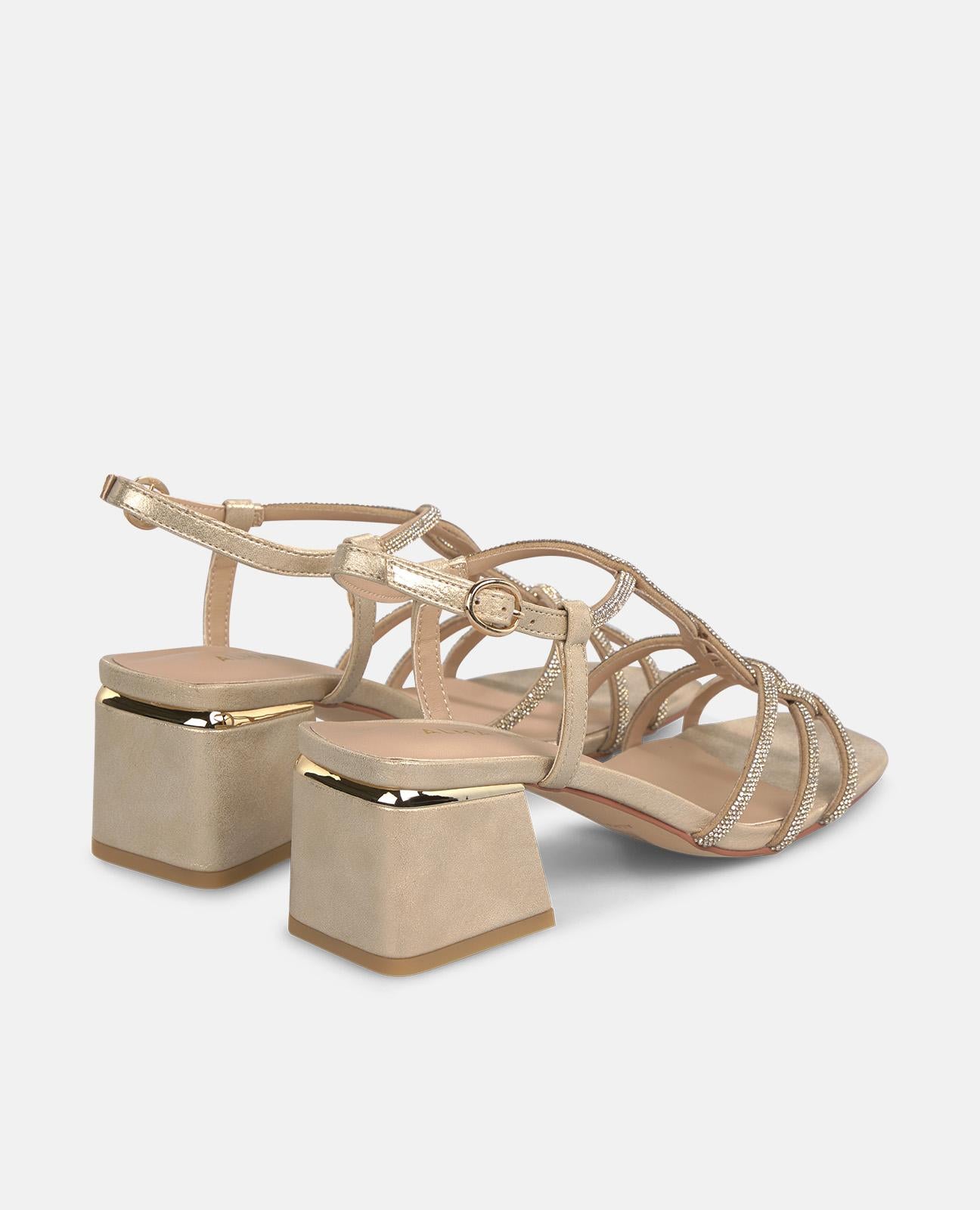 SANDALIA DE TACON MEDIO EN T TIRAS ENTRELAZADAS