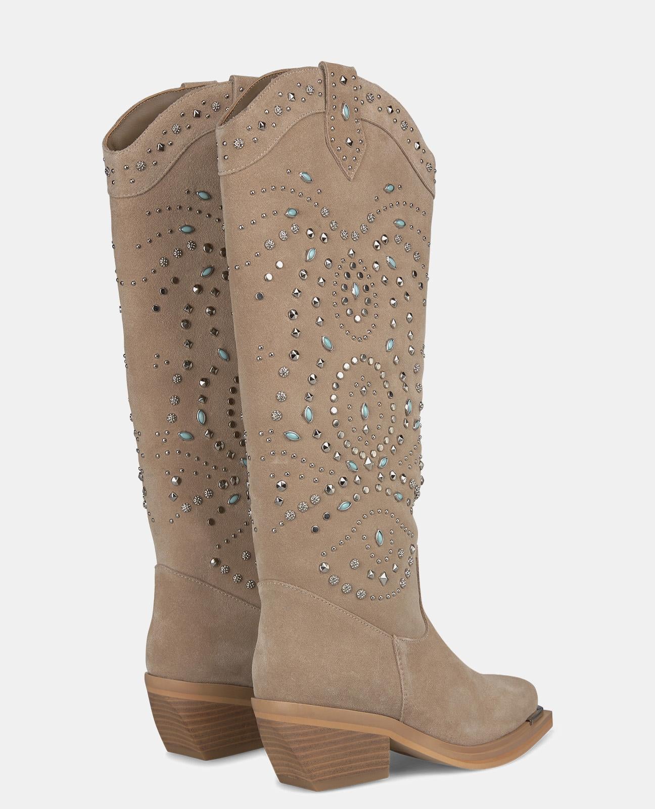 STUDDED BOOT