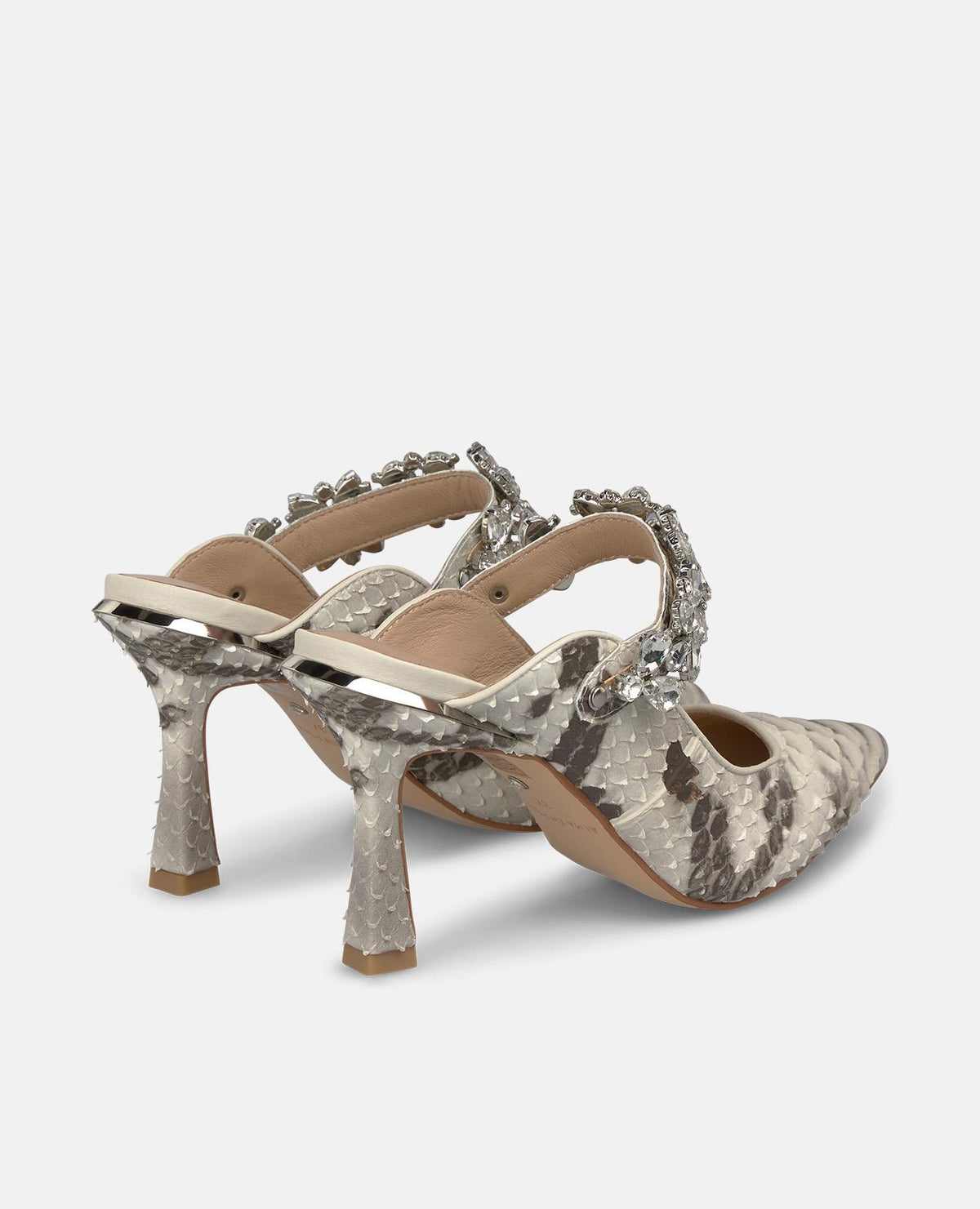 ZAPATO DE TACÓN DESTALONADO DE CHAROL