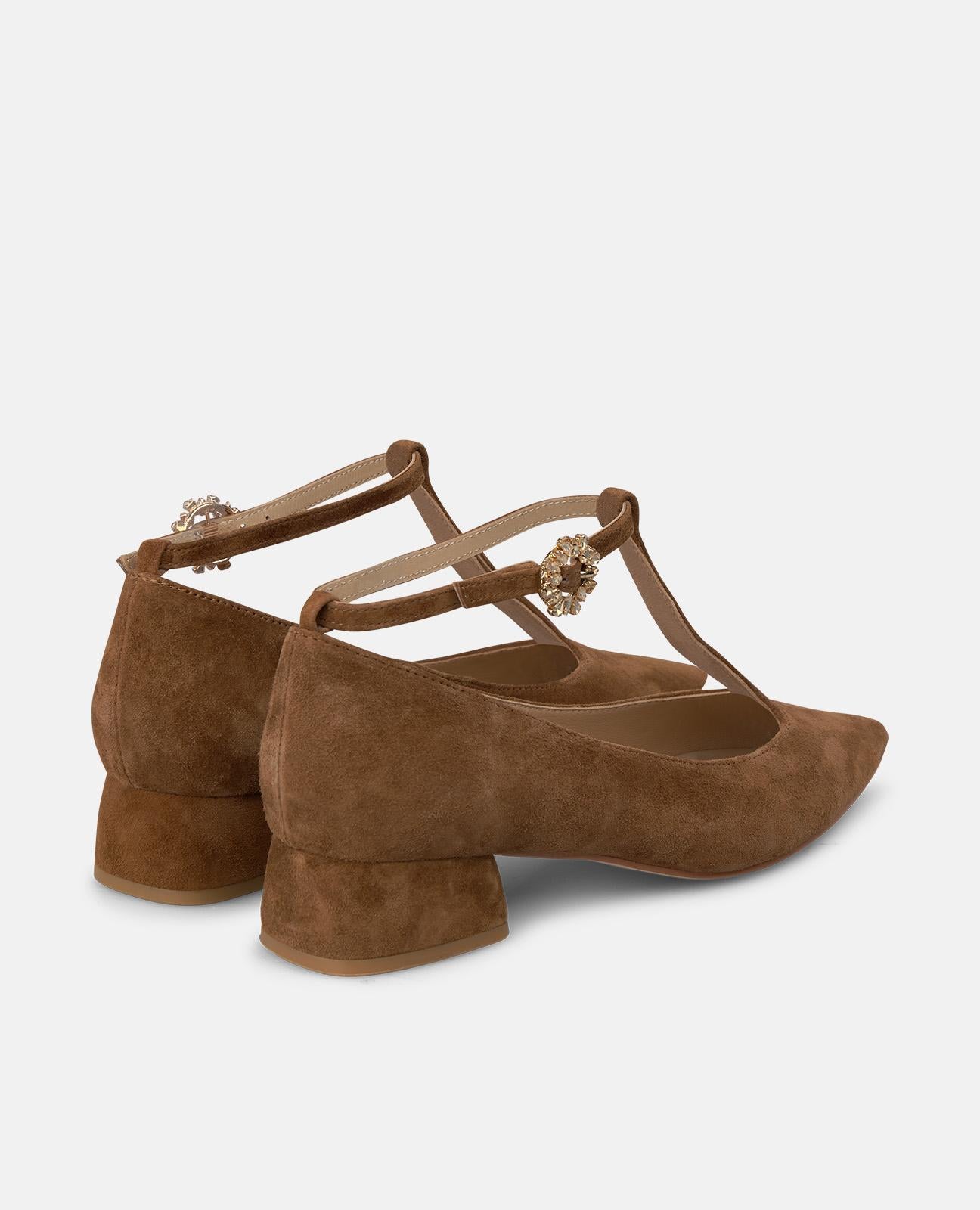 ZAPATO TACÓN PIEL CON HEBILLA