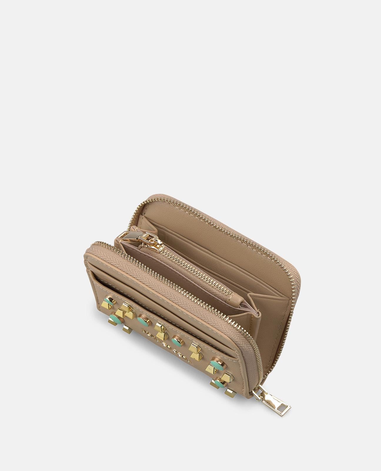 CARTERA CUADRADA TACHAS