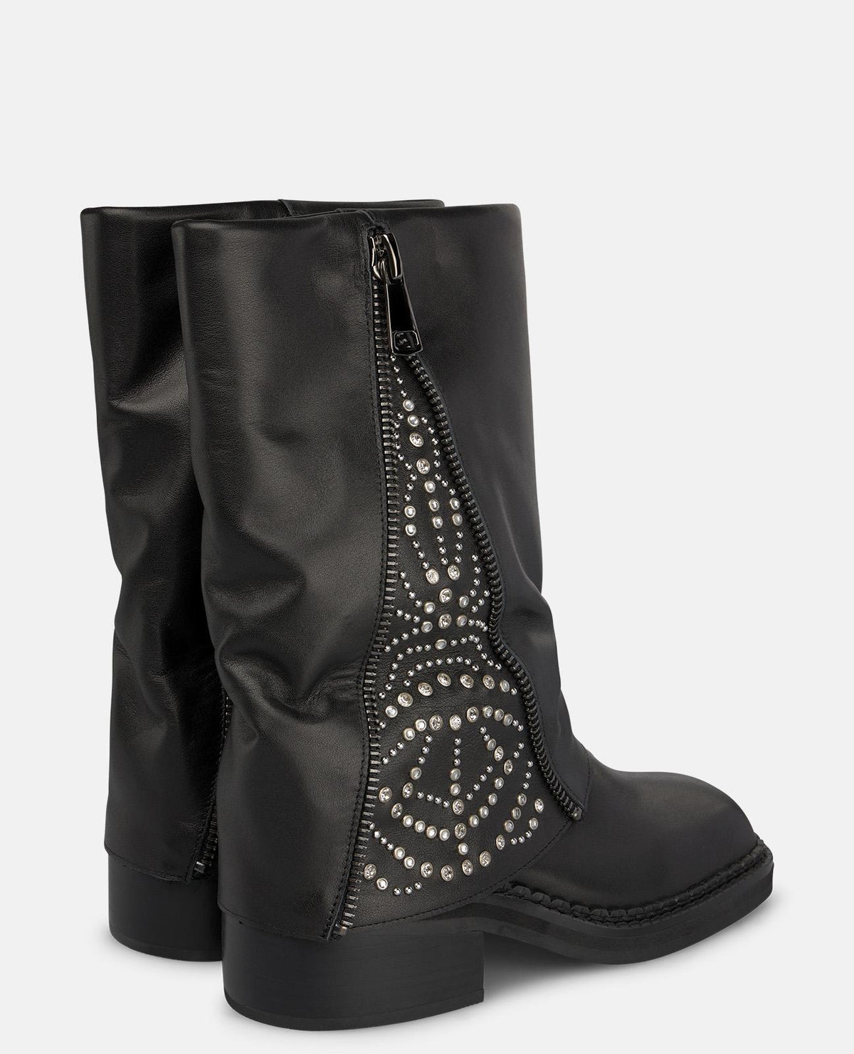 STIVALE IN NAPPA CON BORCHIE METALLICHE