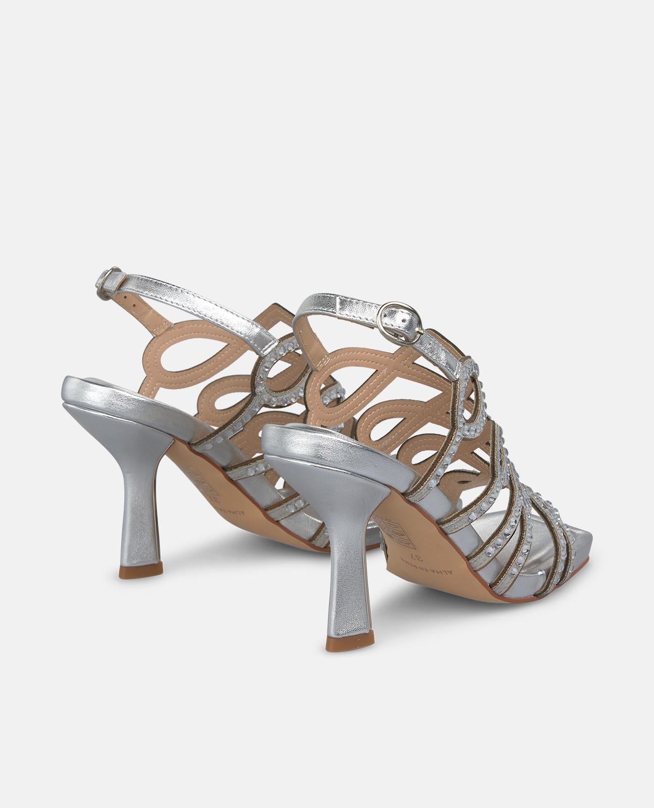 SANDALIA TACÓN DETALLES