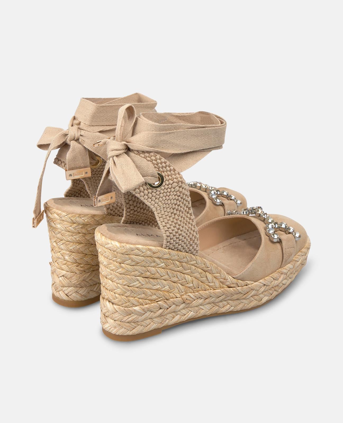 CUÑA ANUDADA CON ESTRIBO