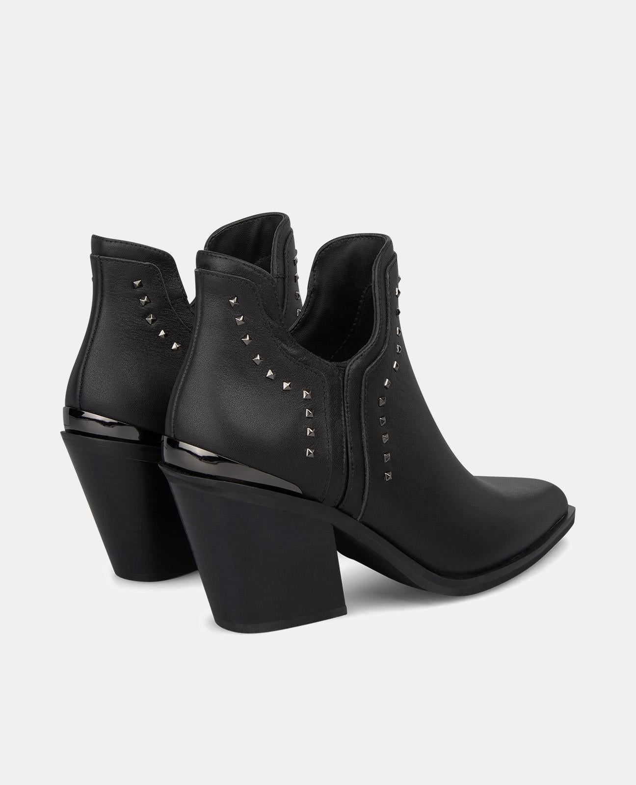 LOW ANKLE BOOTS WITH HEEL