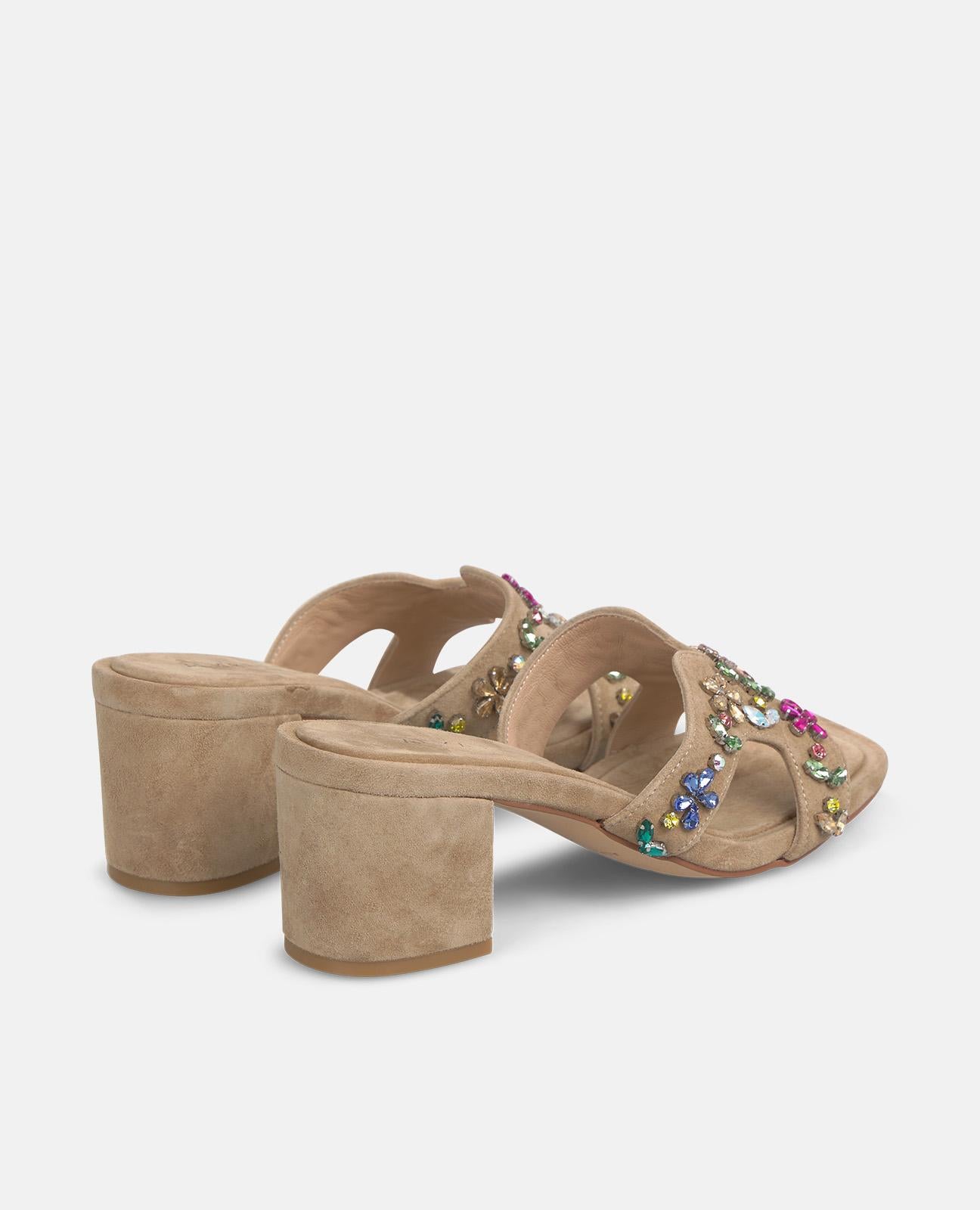 SANDALIA TIRA CRUZADA CON PEDRERIA MULTICOLOR