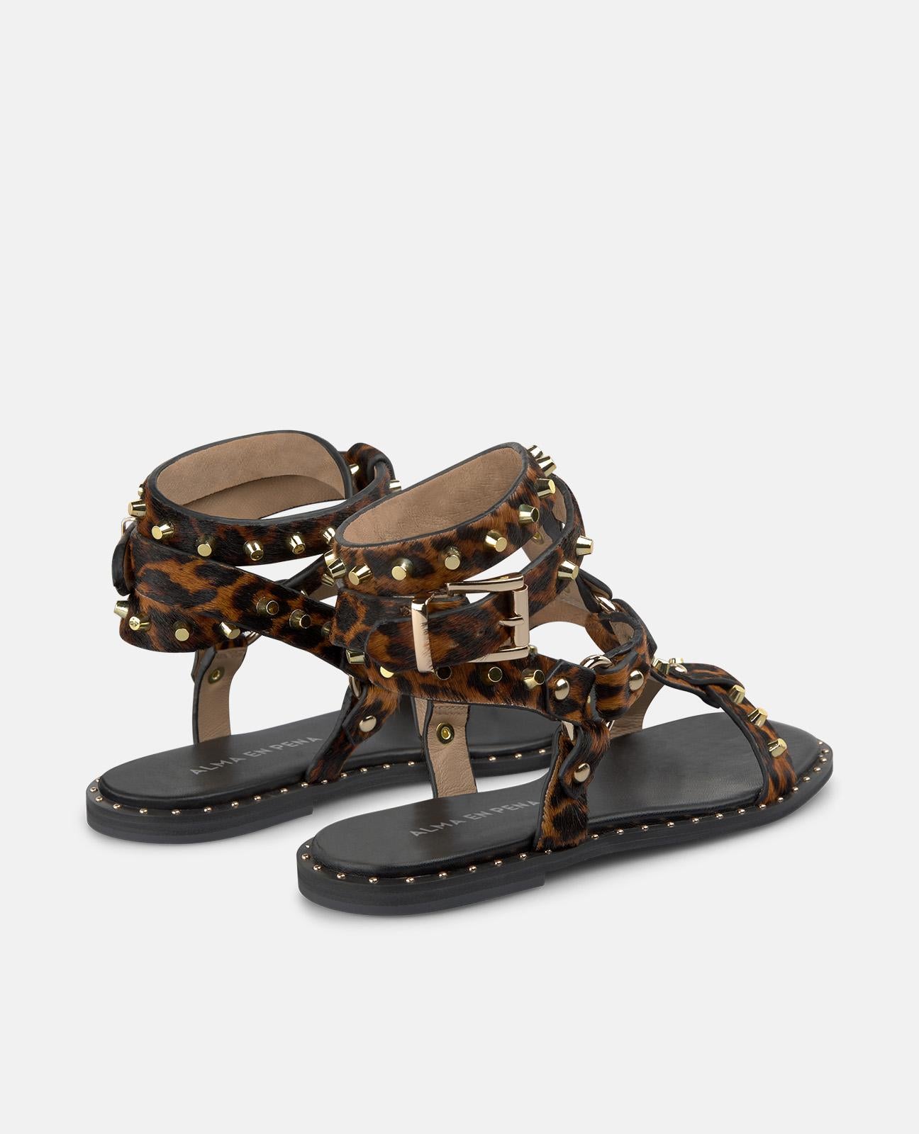 SANDÁLIA ESTILO GREGO COM TACHAS