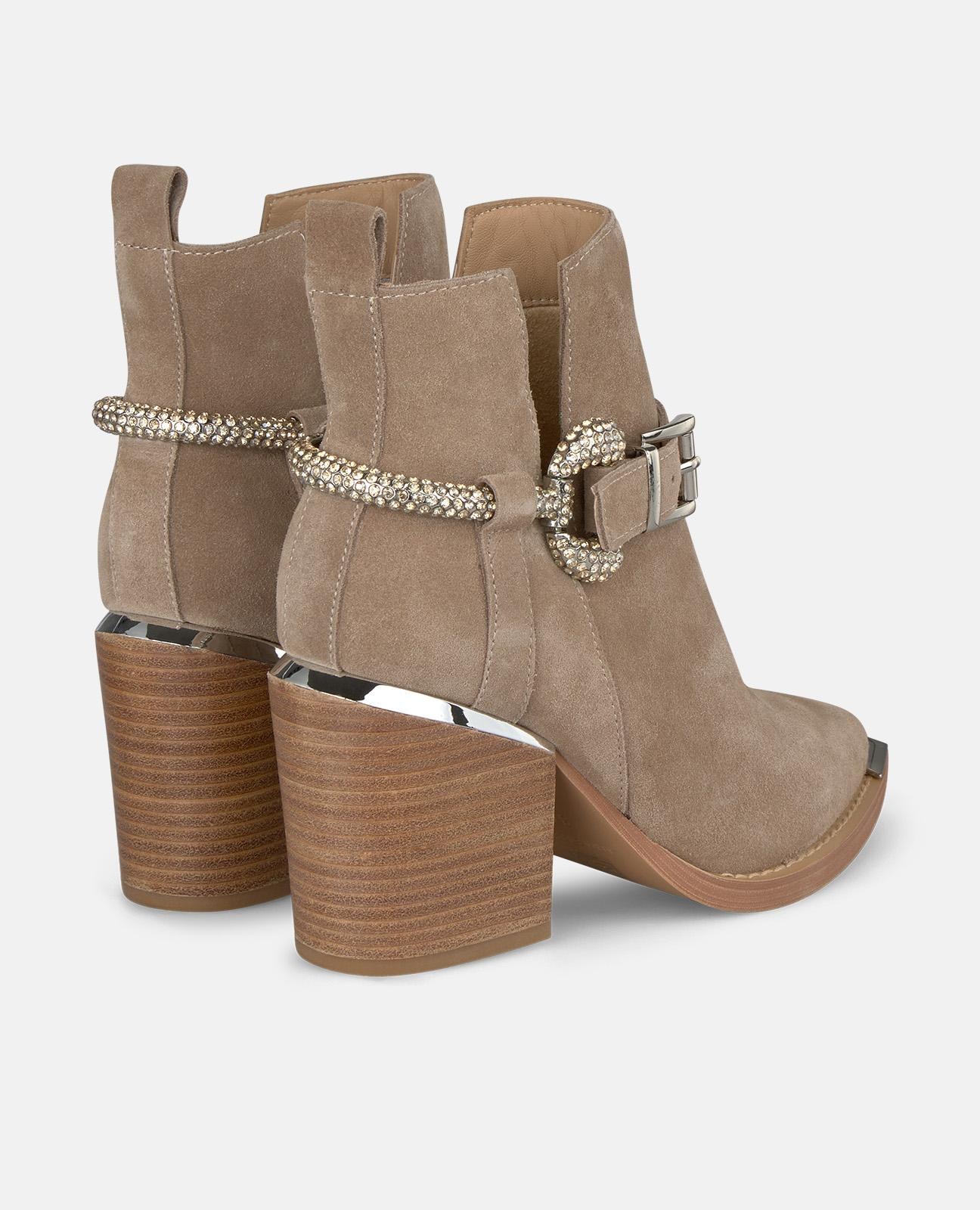 BOTÍN CON ESTRIBO PEDRERÍA