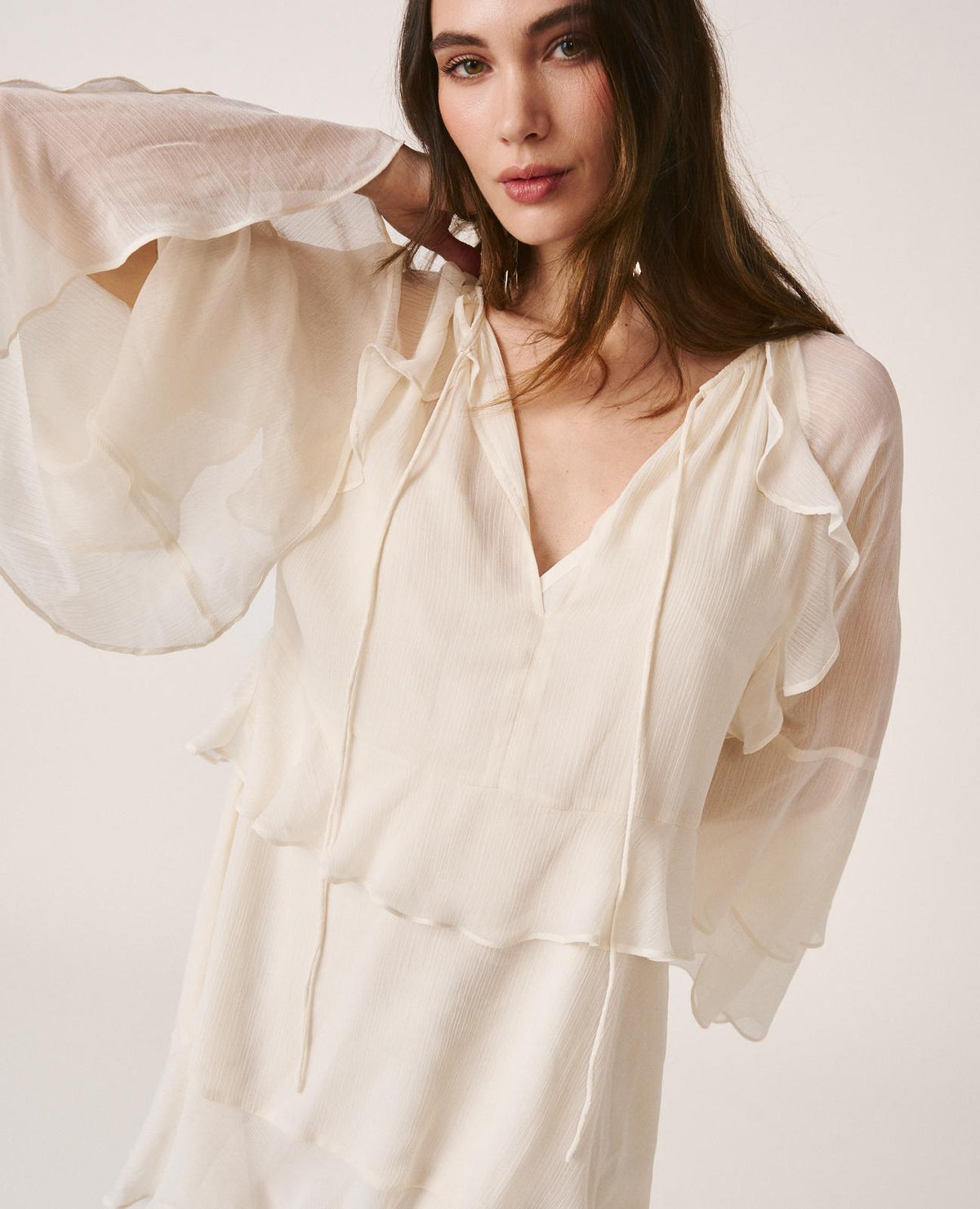 VESTIDO COM MANGAS FLUTUANTES
