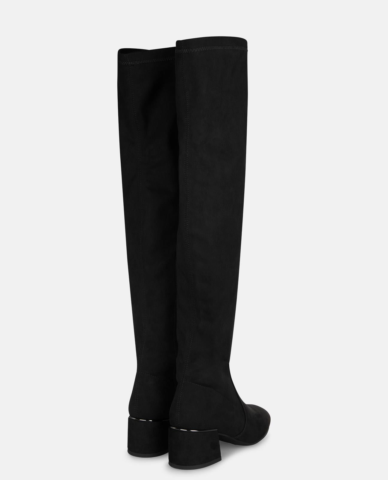 BOTTES HAUTES ET SERRÉES