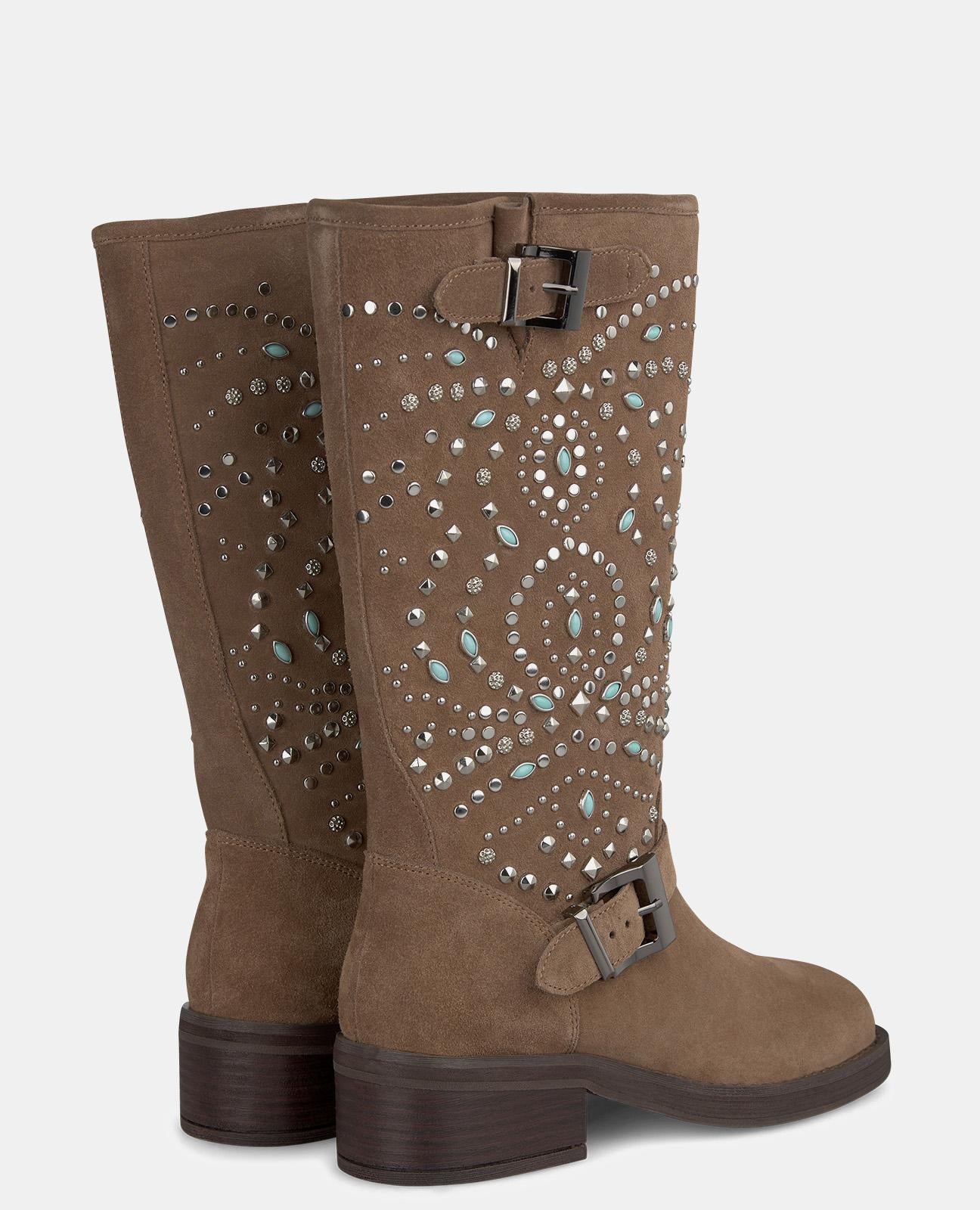 BOTTE À BOUCLE AVEC CLOUS