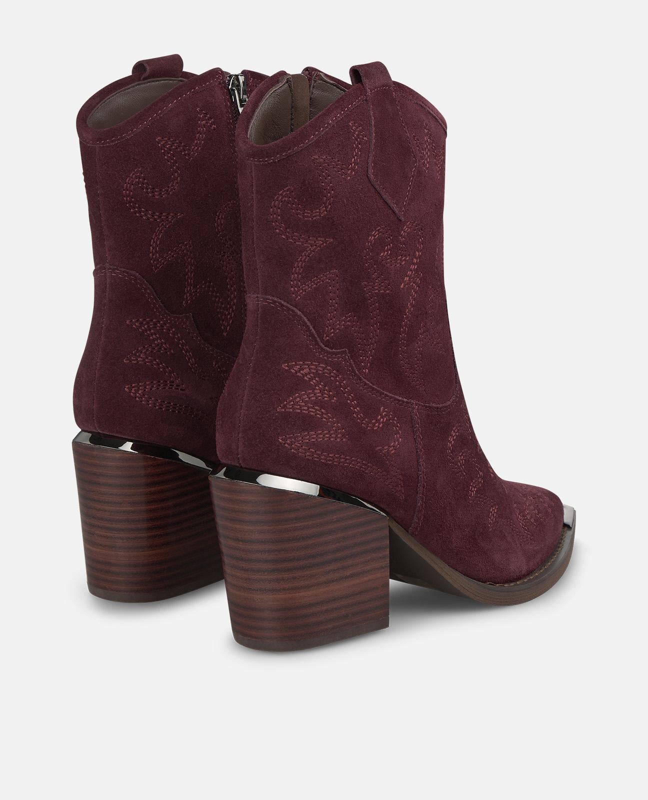 BOTA DE CANO ALTO BORDADA