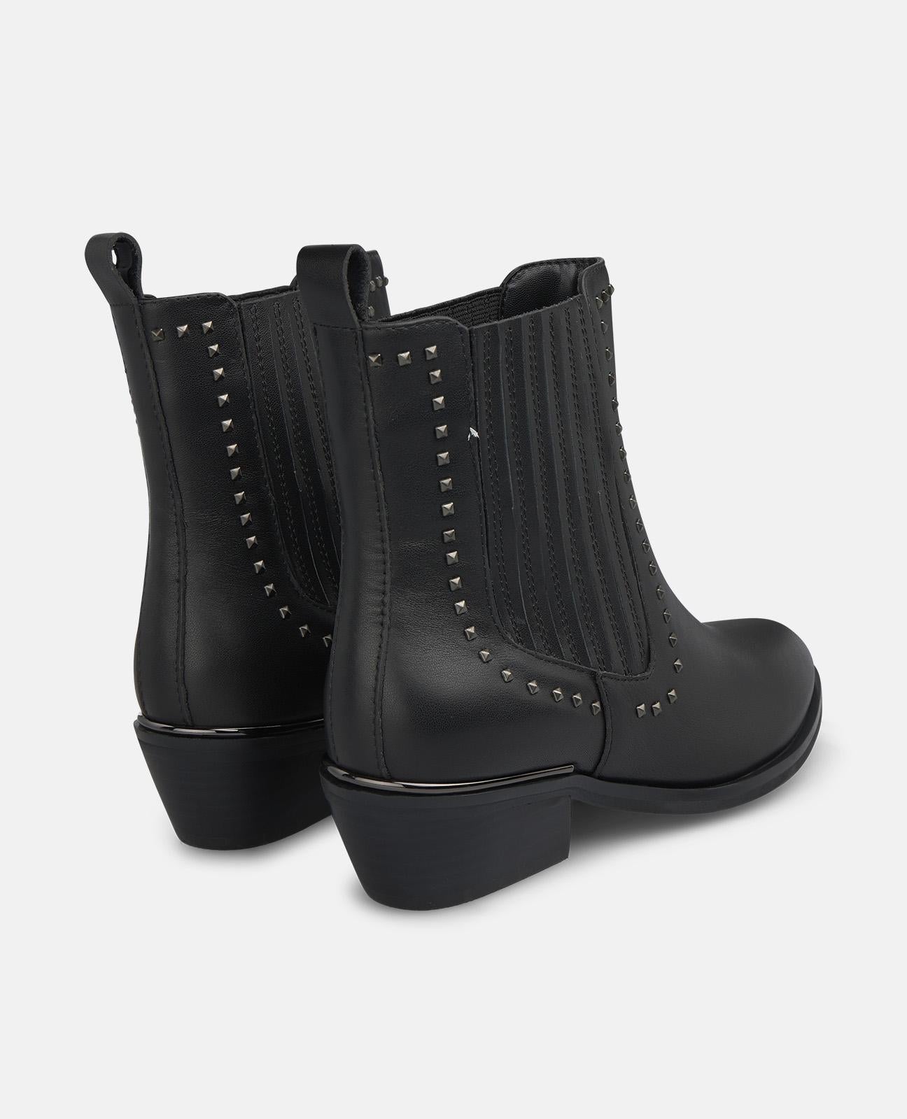 BOTTE DE CHEVILLE PLATE AVEC DÉTAILS