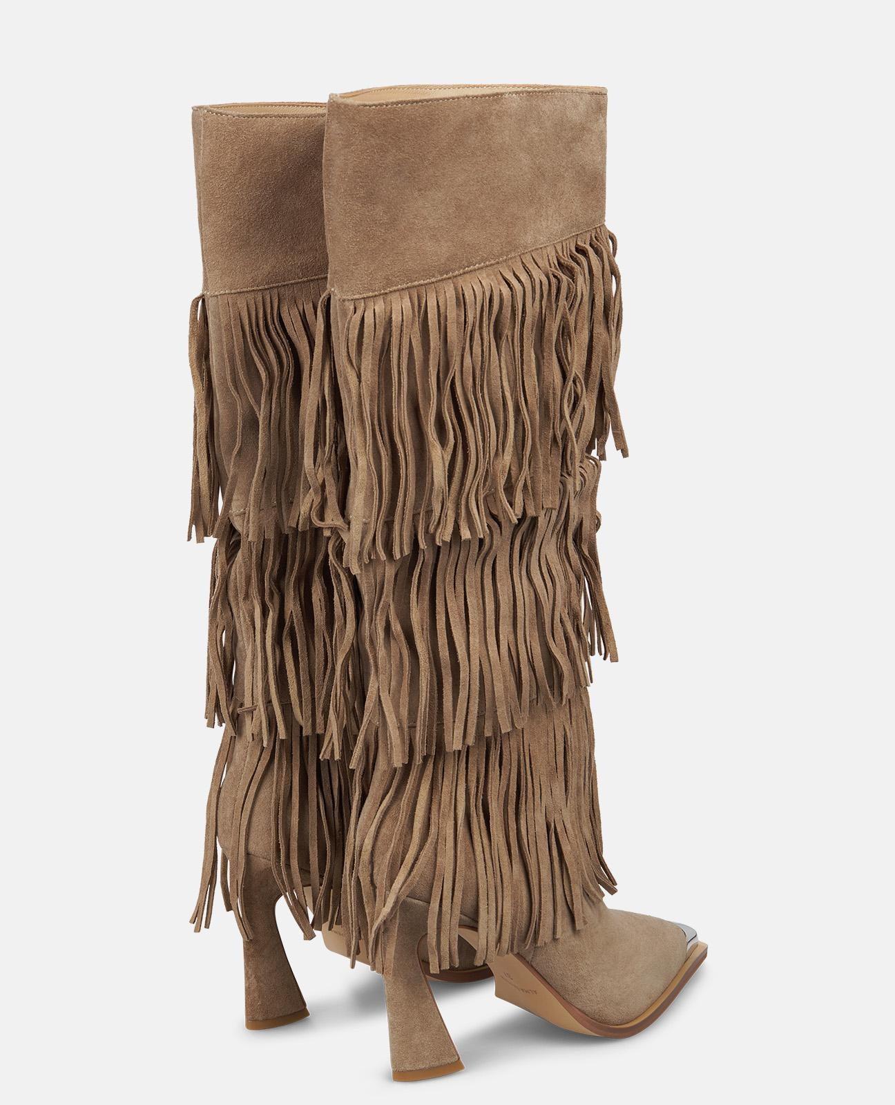 BOTA CUBIERTA DE FLECOS