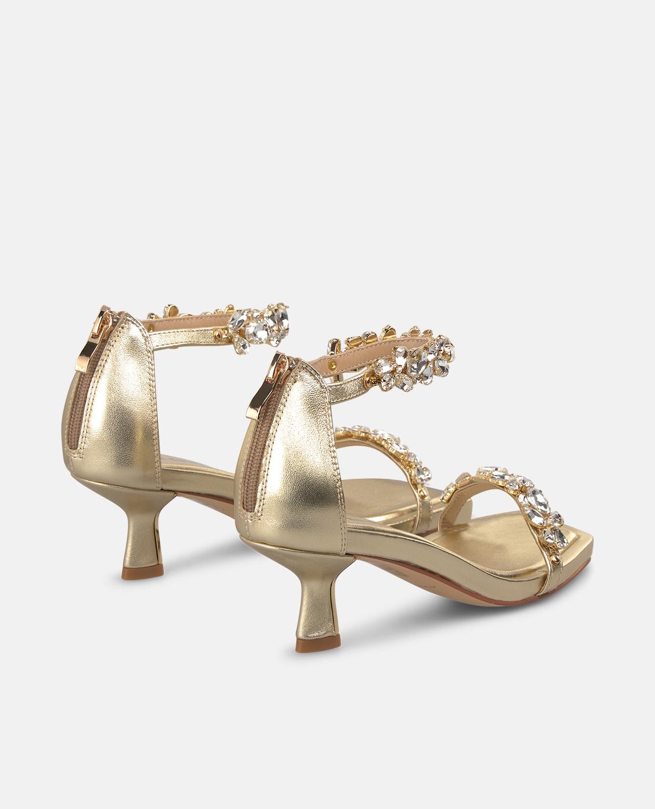 SANDALIA CON ADORNO PEDRERIA