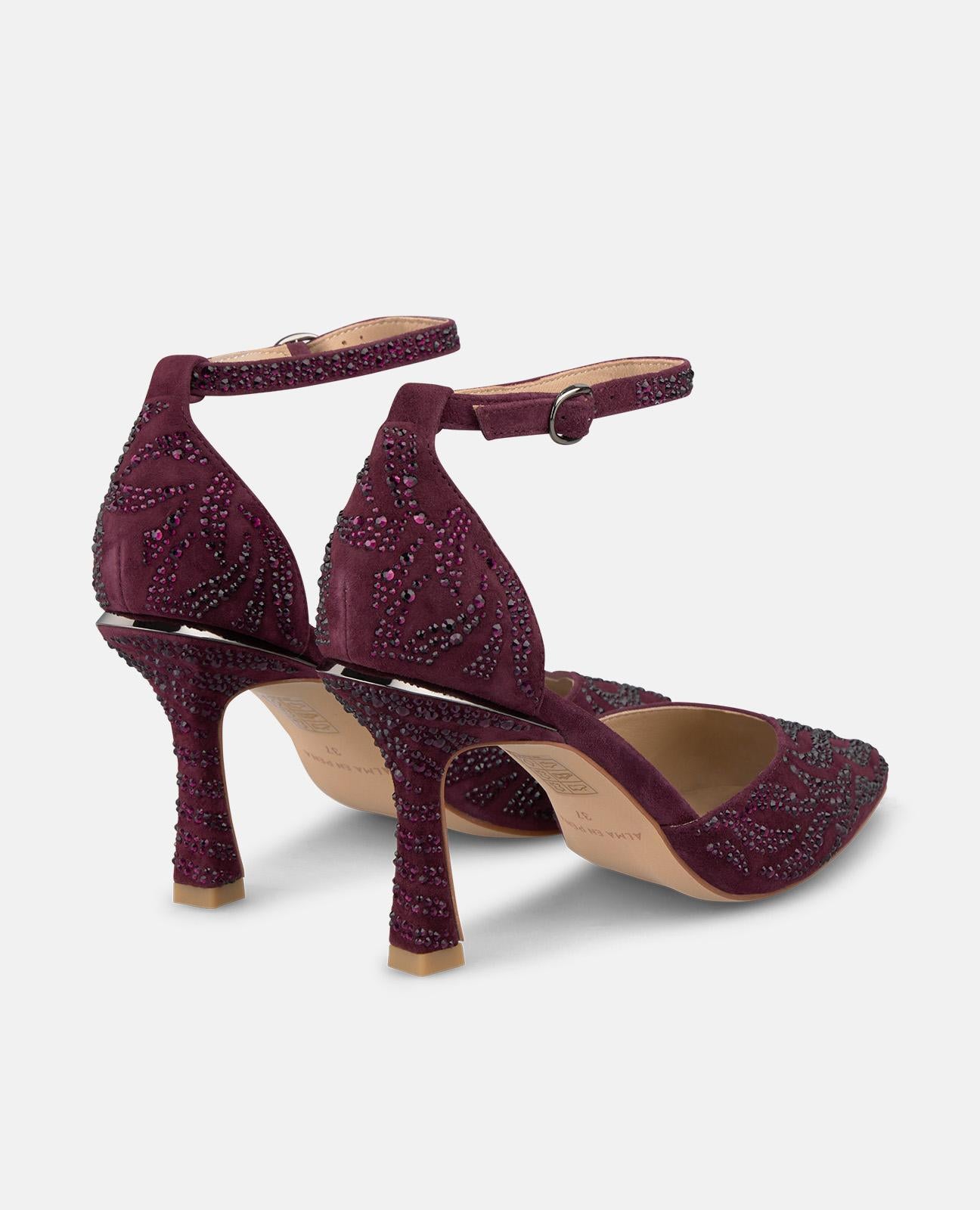 SCARPA CON DETTAGLI SUL TACCO