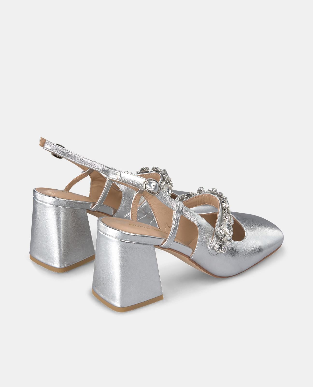 CHAUSSURE À TALON AVEC DÉTAILS EN STRASS