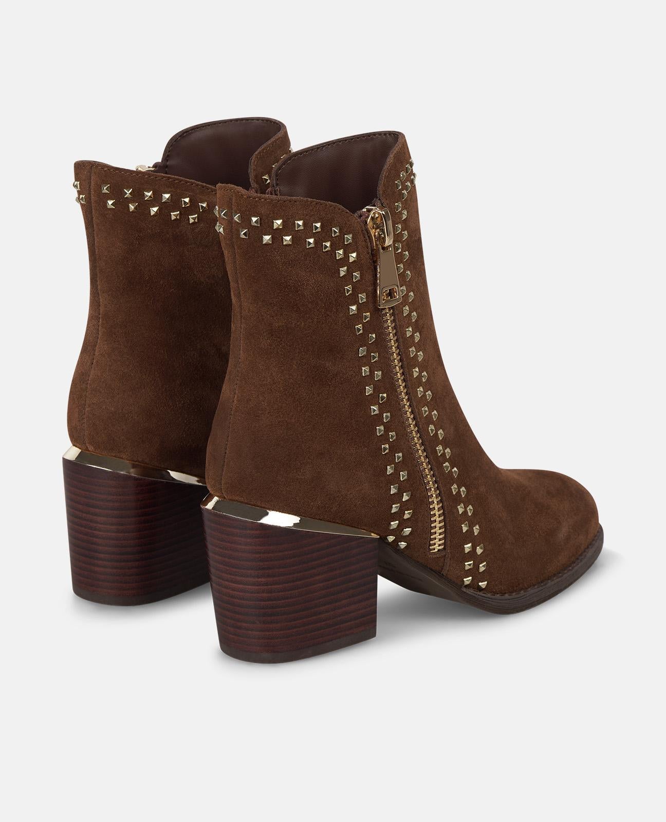 LOW ANKLE BOOTS WITH STUDS