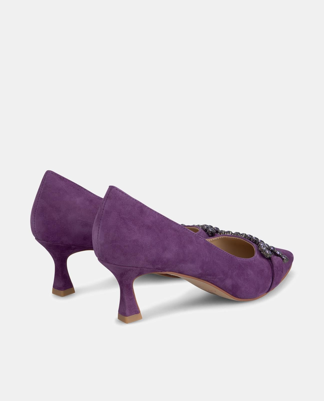 HIGH HEEL SHOE DETAIL