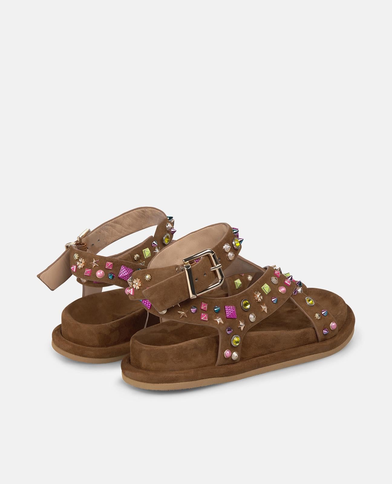 SANDALIA PLANA TACHUELAS