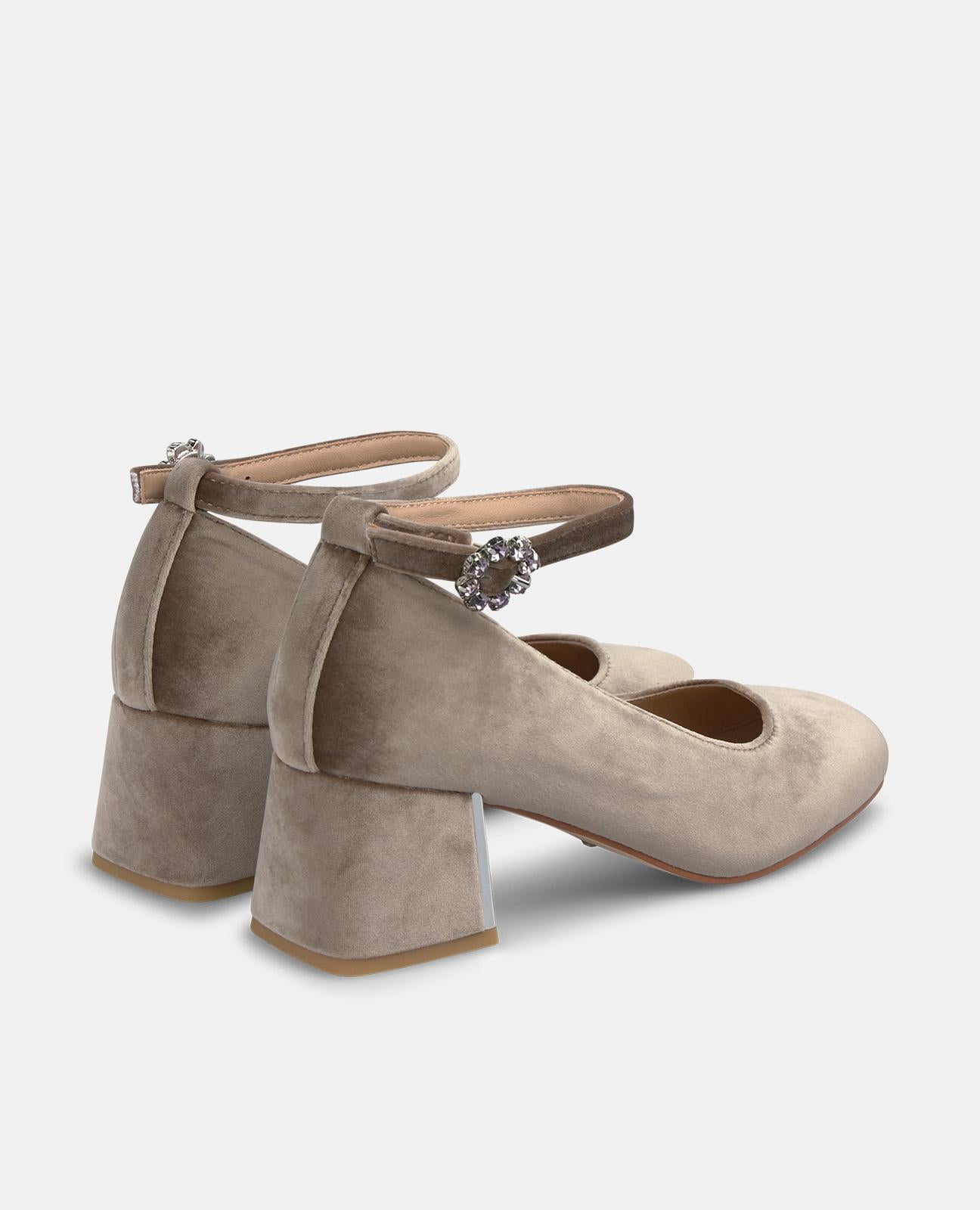 ZAPATO TERCIOPELO CON PULSERA