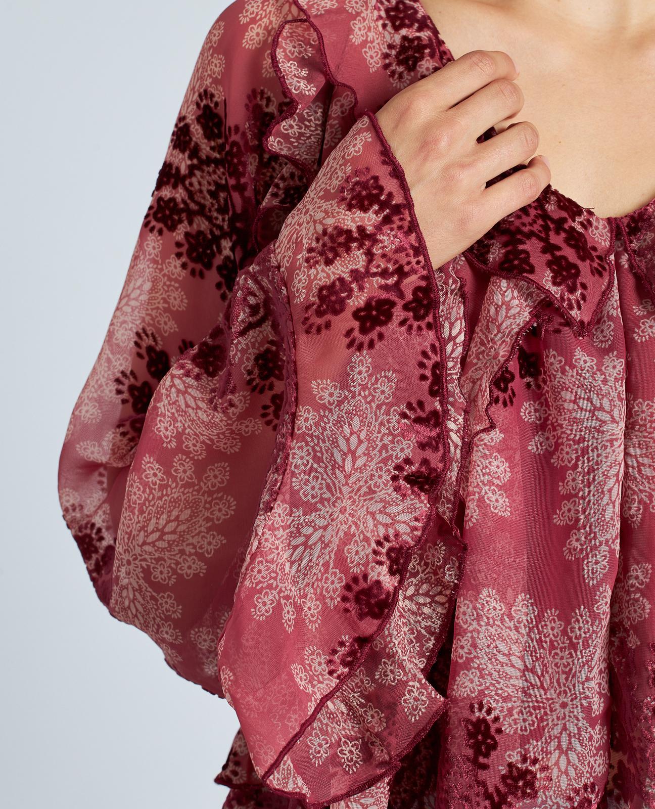 BLUSA VOLANTES ESTAMPADA