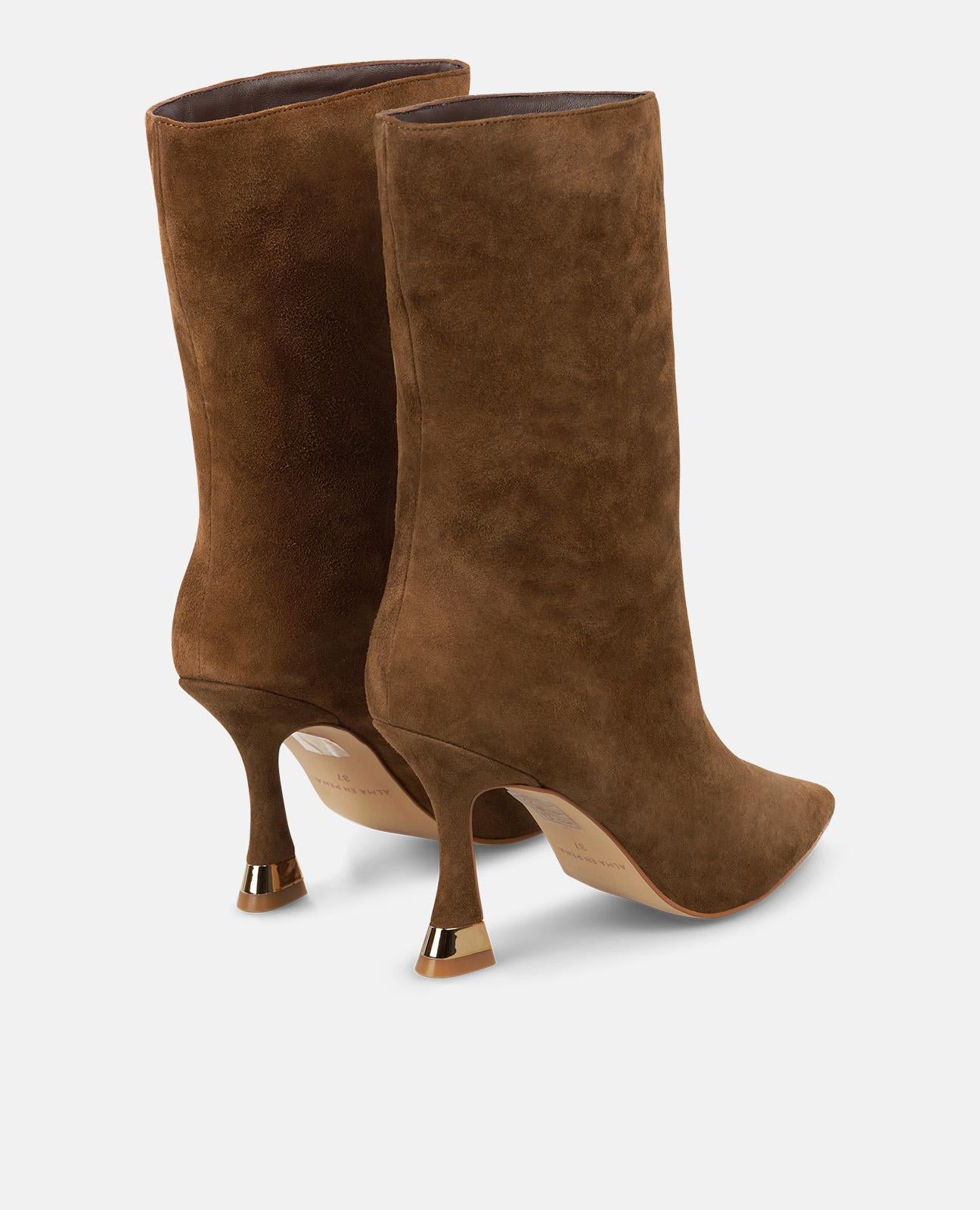 BOTA DE TORNOZELO COM PORMENOR METÁLICO