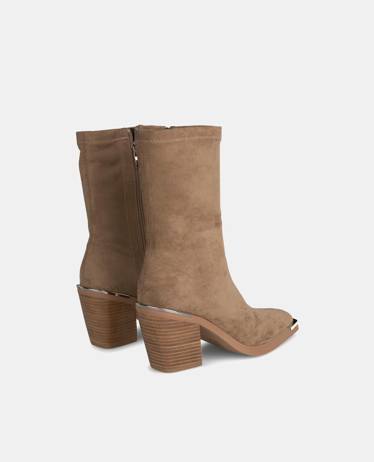 BOTTINES À TALON CARRÉ