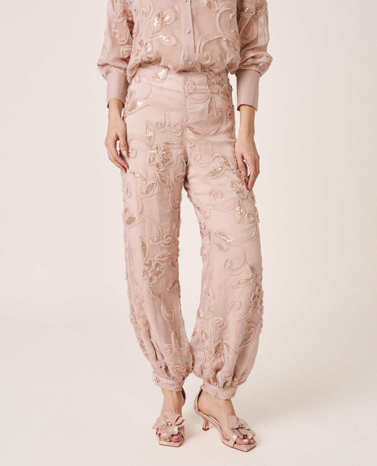 PANTALONI CON MOTIVI FLOREALI