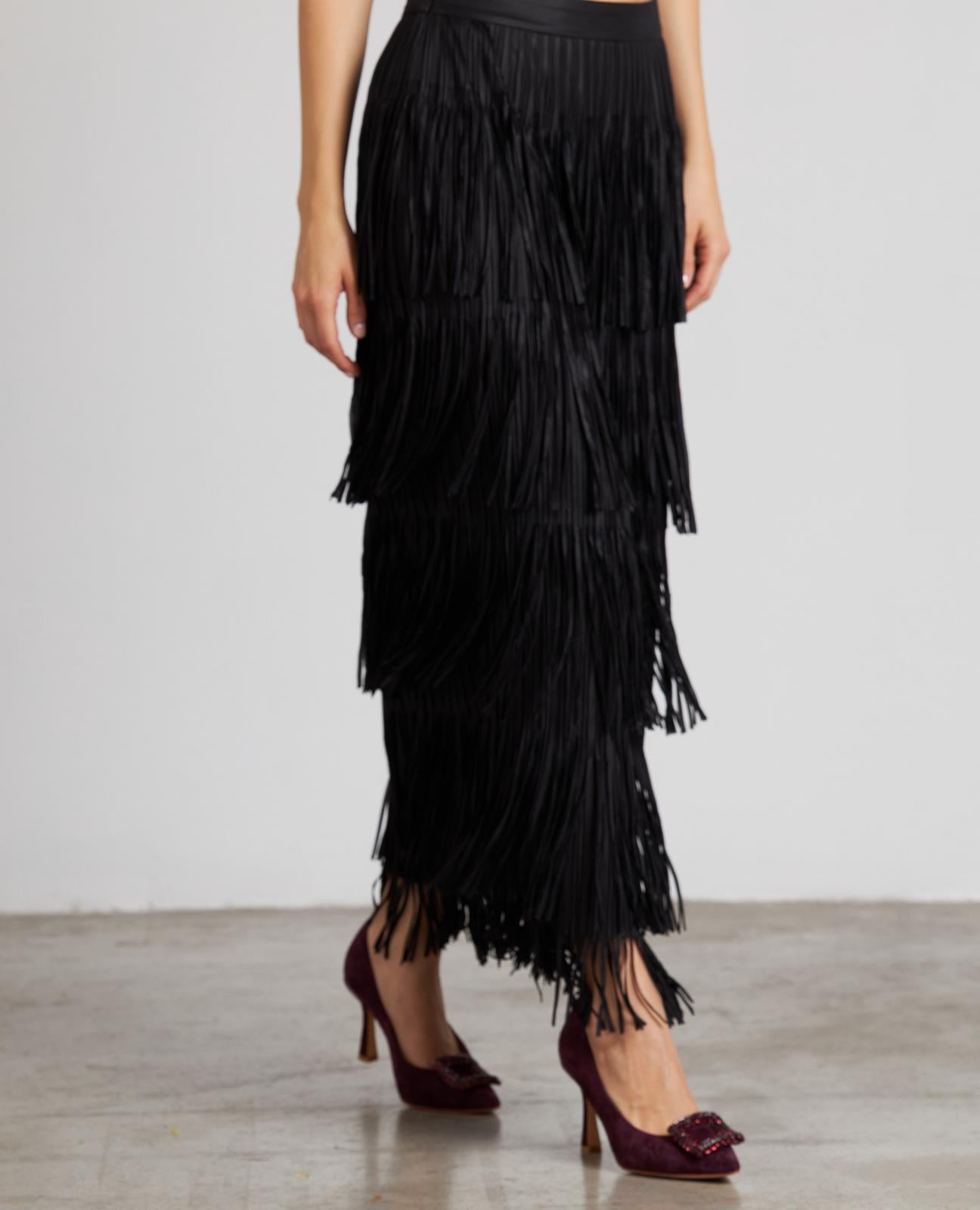 SKIRT COVERED WITH BANGS