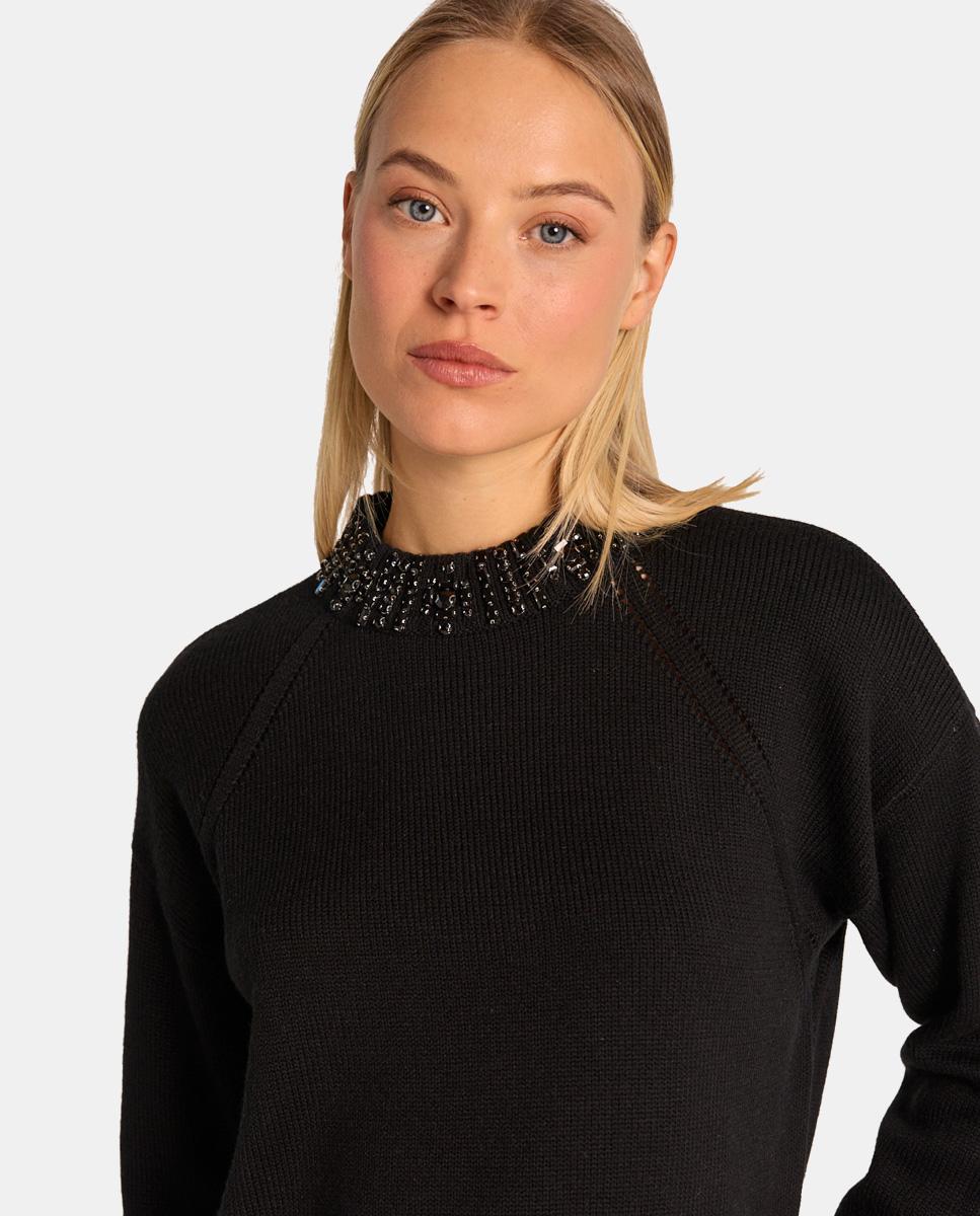 PULL EN LAINE AVEC COL EN STRASS